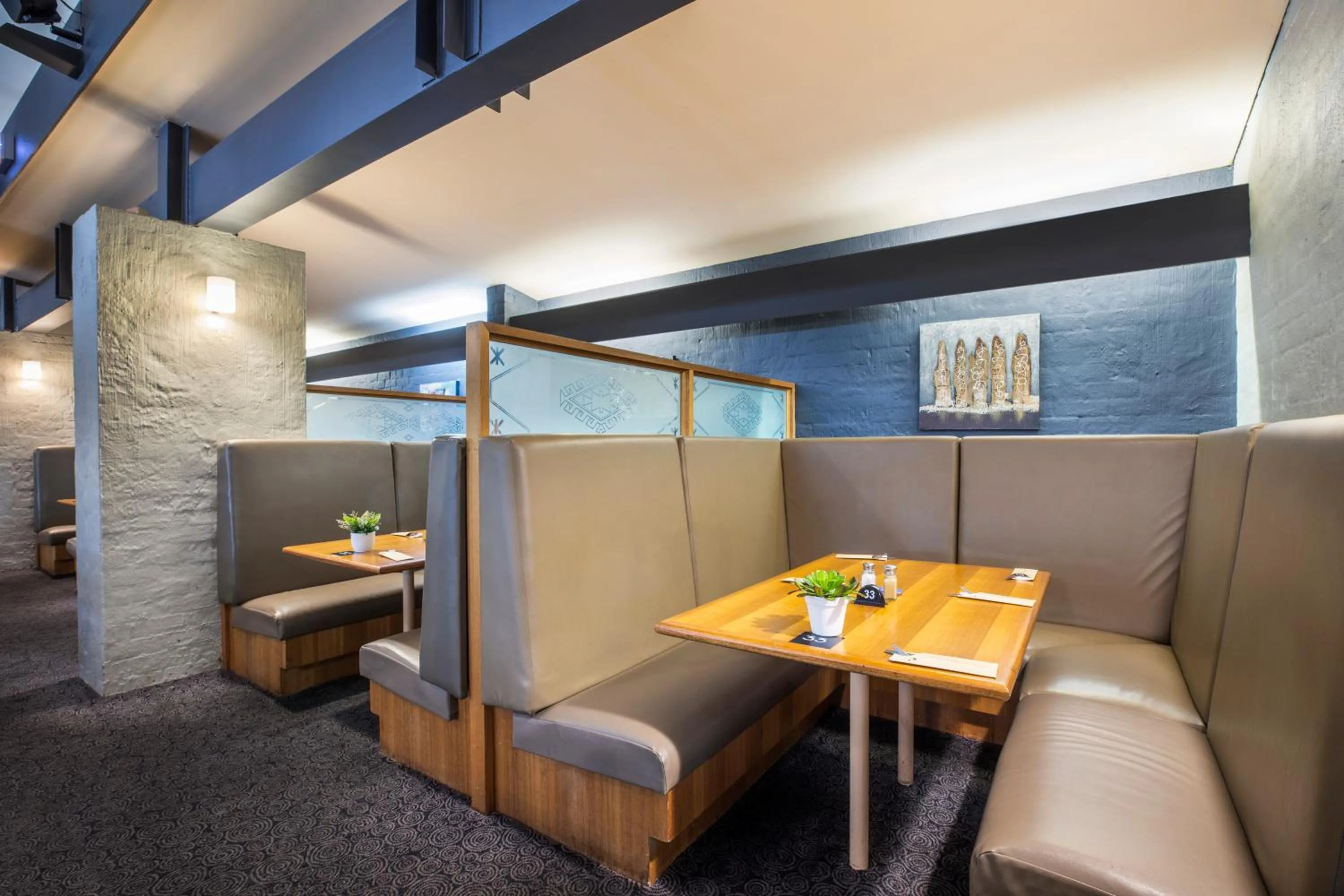 Restaurant/places to eat in Burvale Hotel