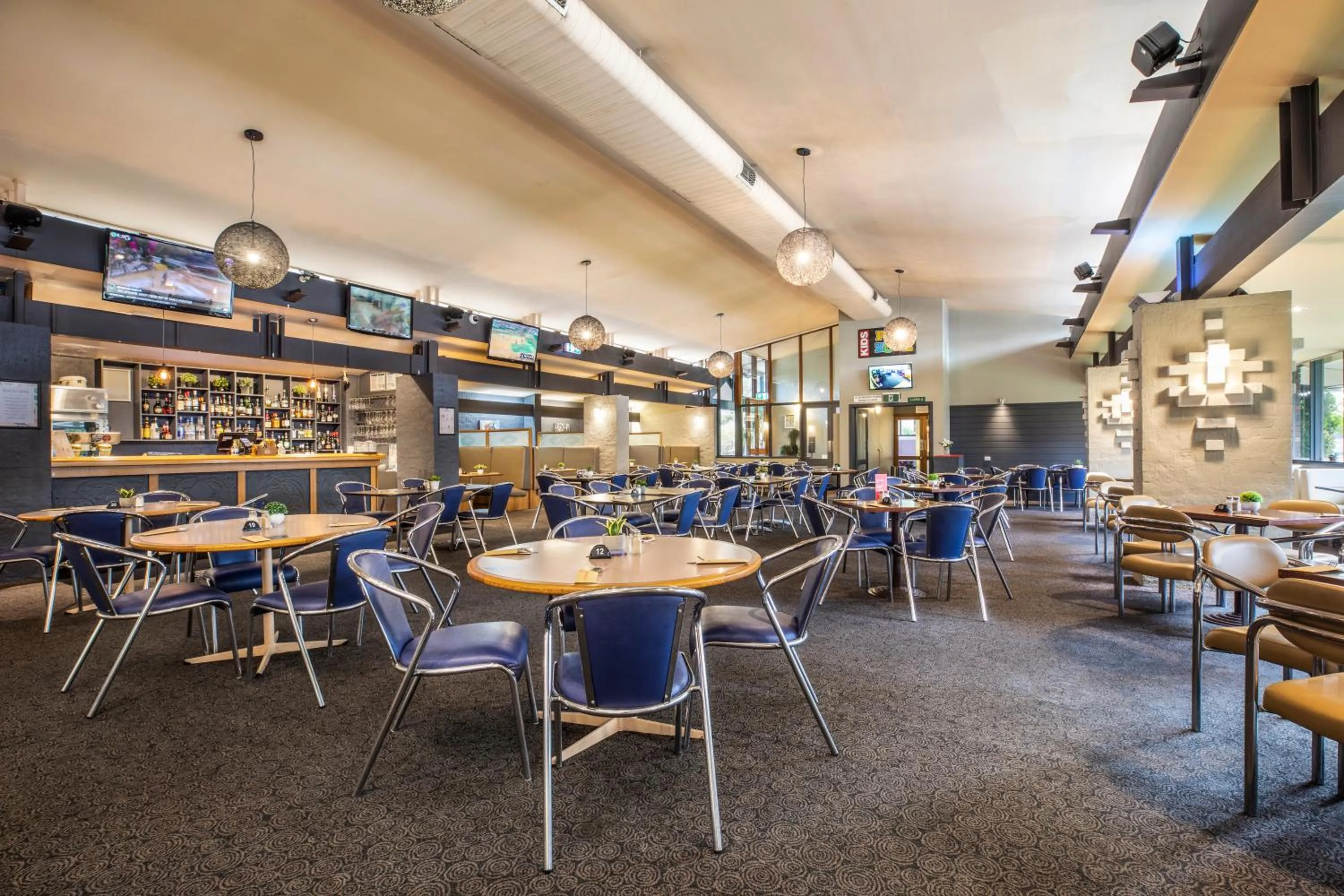 Restaurant/places to eat in Burvale Hotel