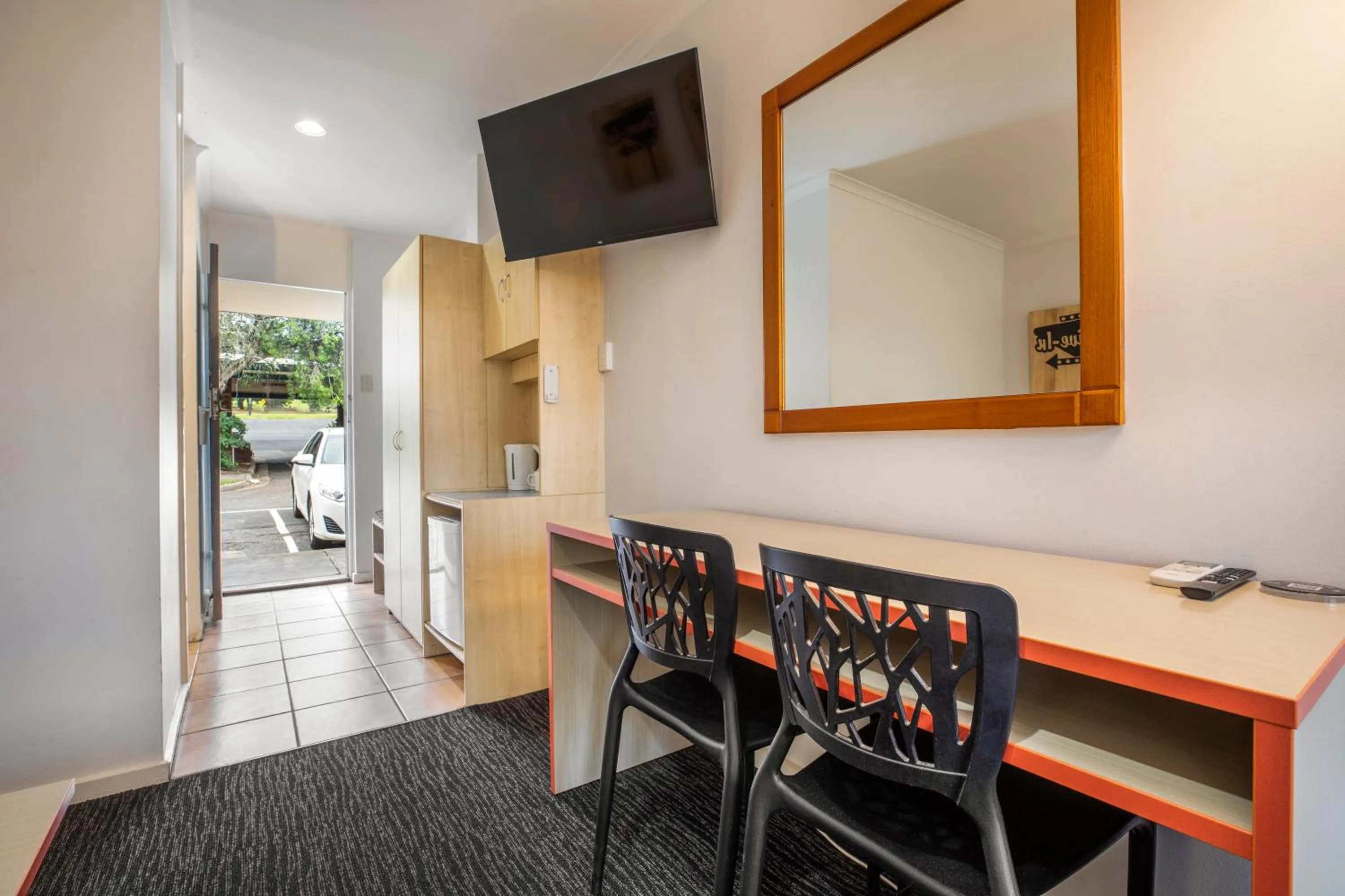 Bedroom in Burvale Hotel