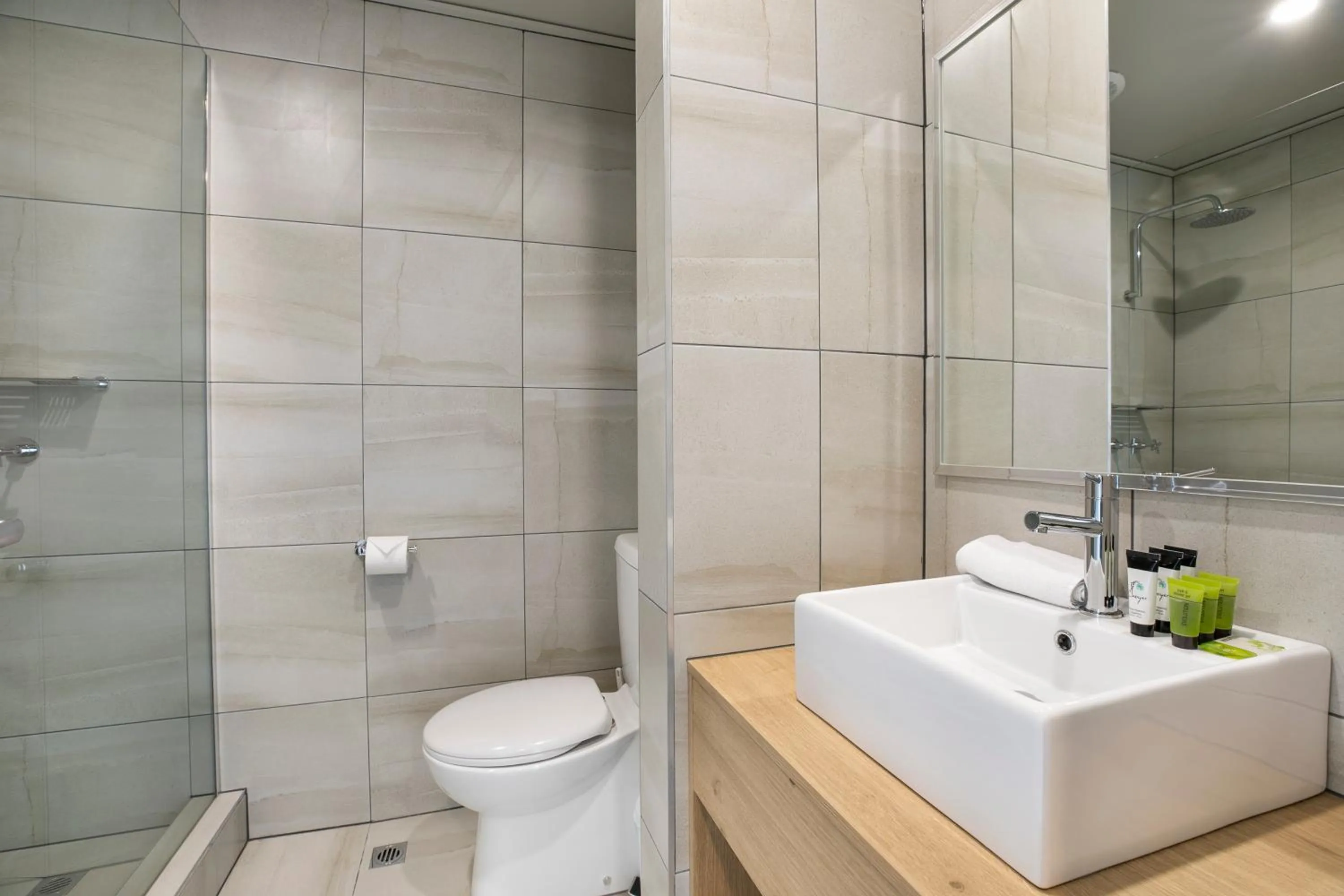 Shower in Nightcap at Excelsior Hotel