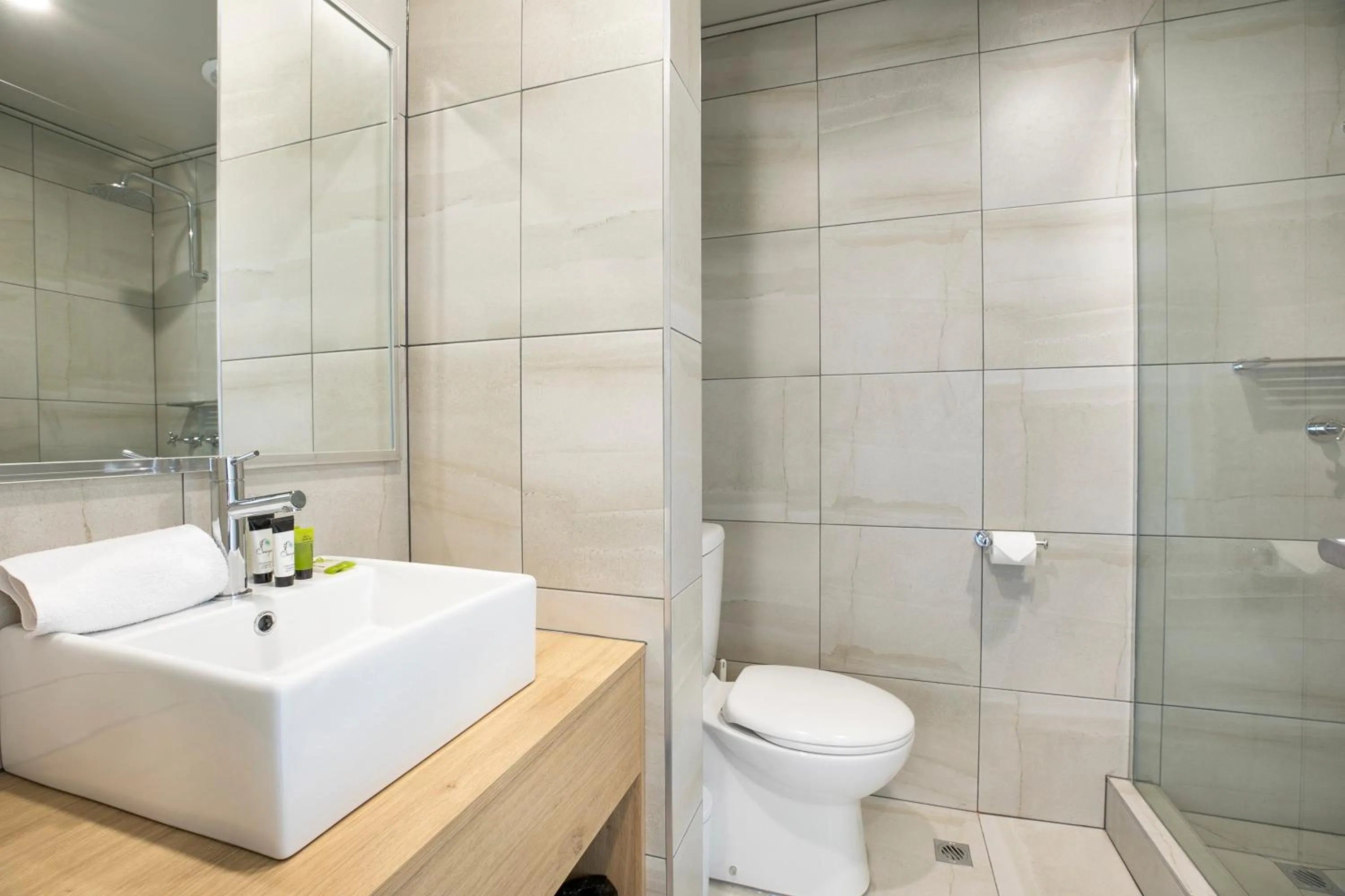 Shower in Nightcap at Excelsior Hotel