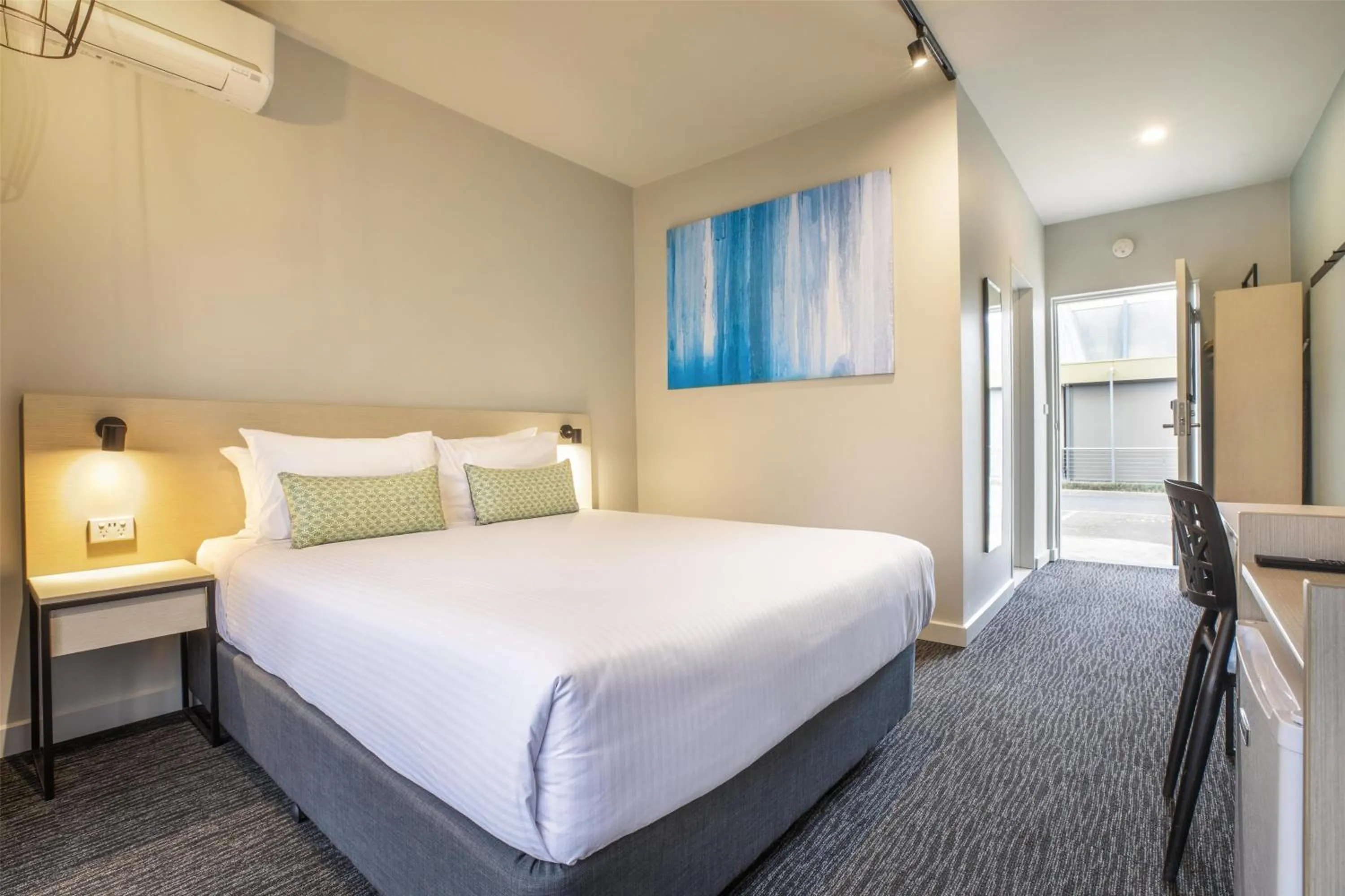 Bedroom, Bed in Nightcap at Excelsior Hotel