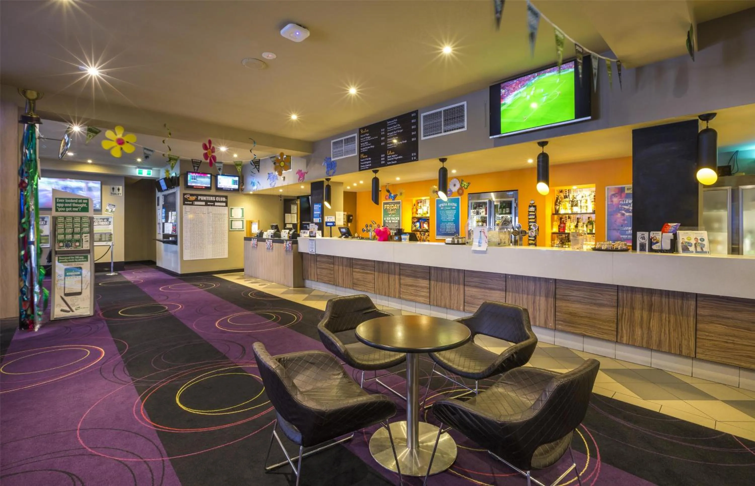 Lounge or bar in Nightcap at Glengala Hotel