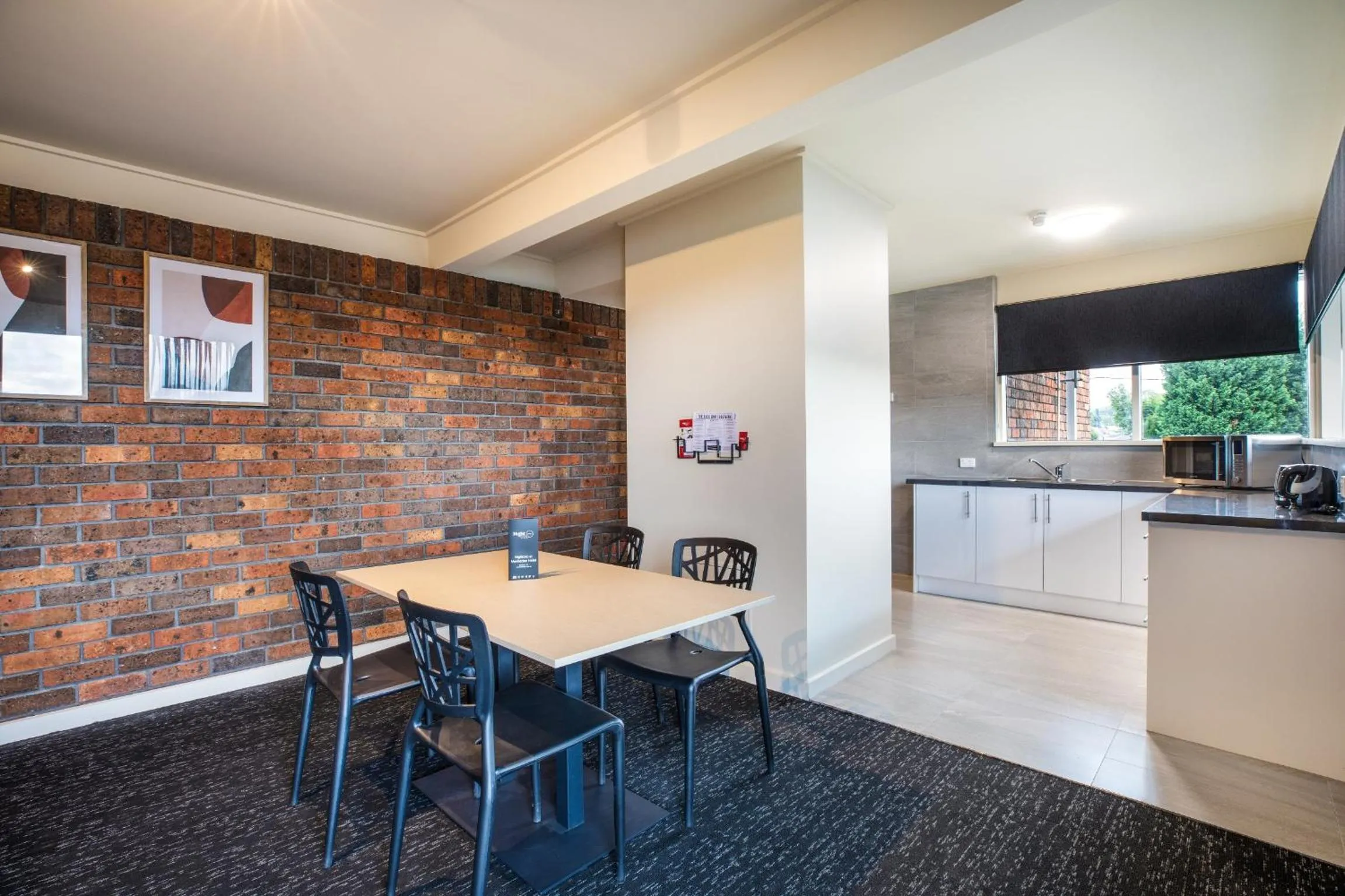 Dining area in Nightcap at Manhattan Hotel