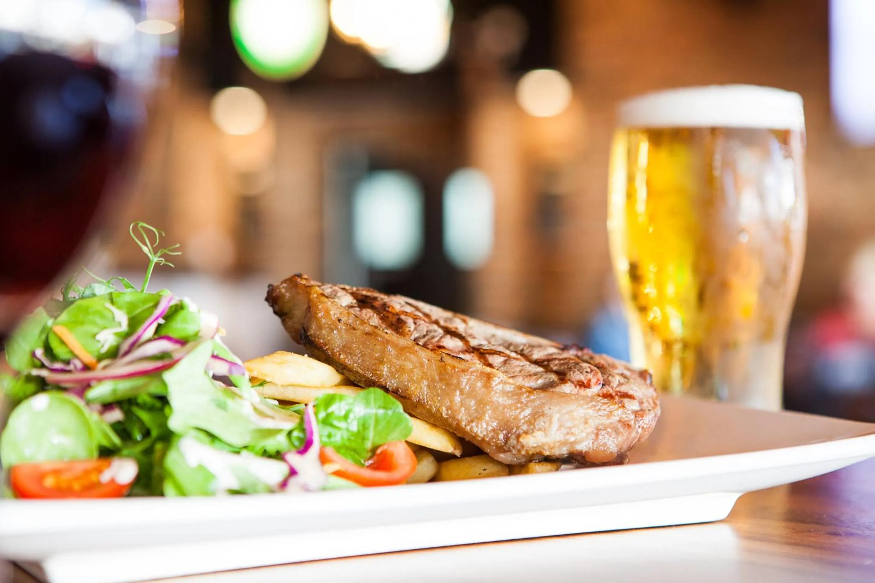 Food and drinks in Nightcap at Morwell Hotel