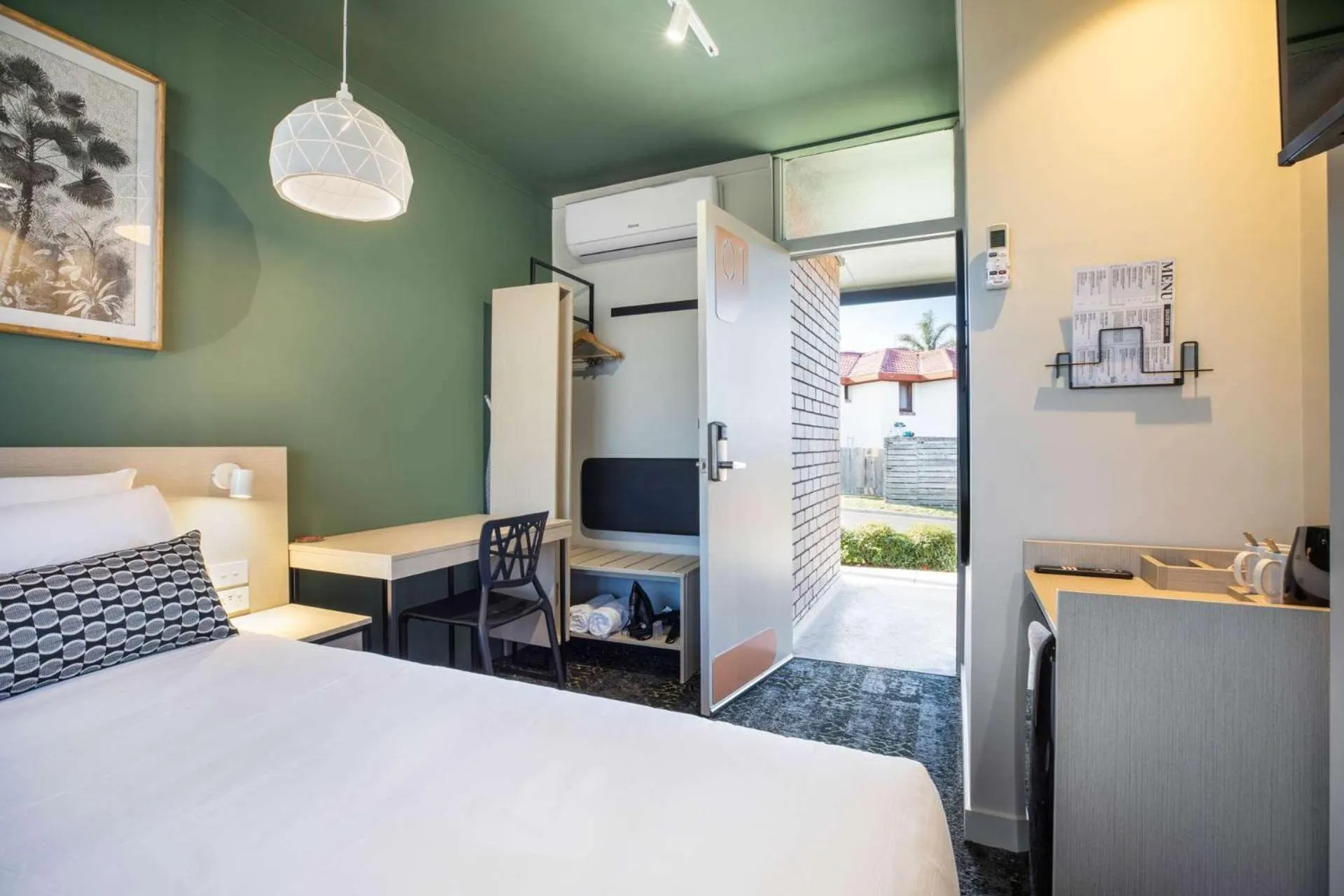 Bedroom, Bed in Nightcap at Morwell Hotel