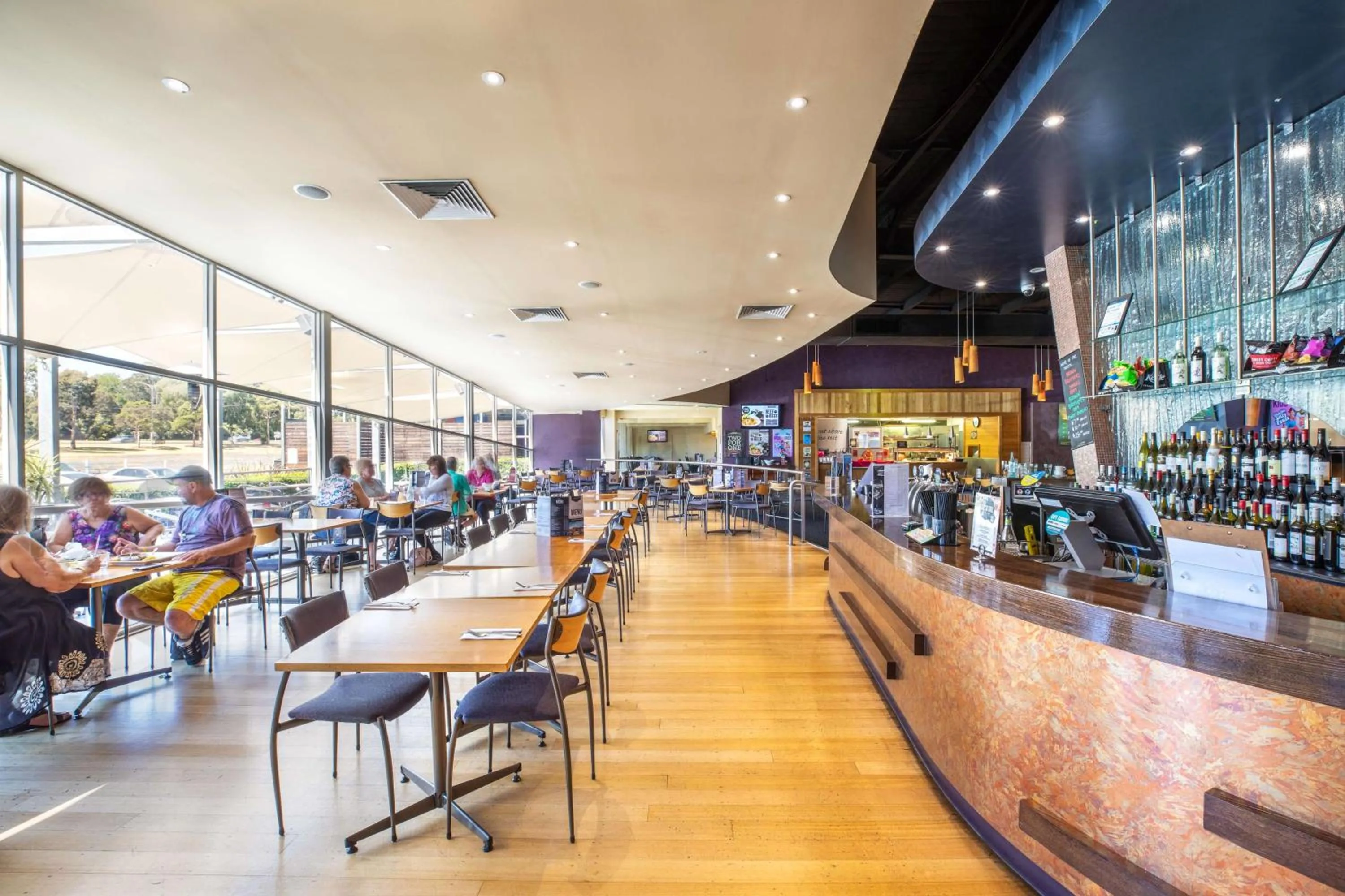 Food and drinks in Nightcap at Sandown Park Hotel