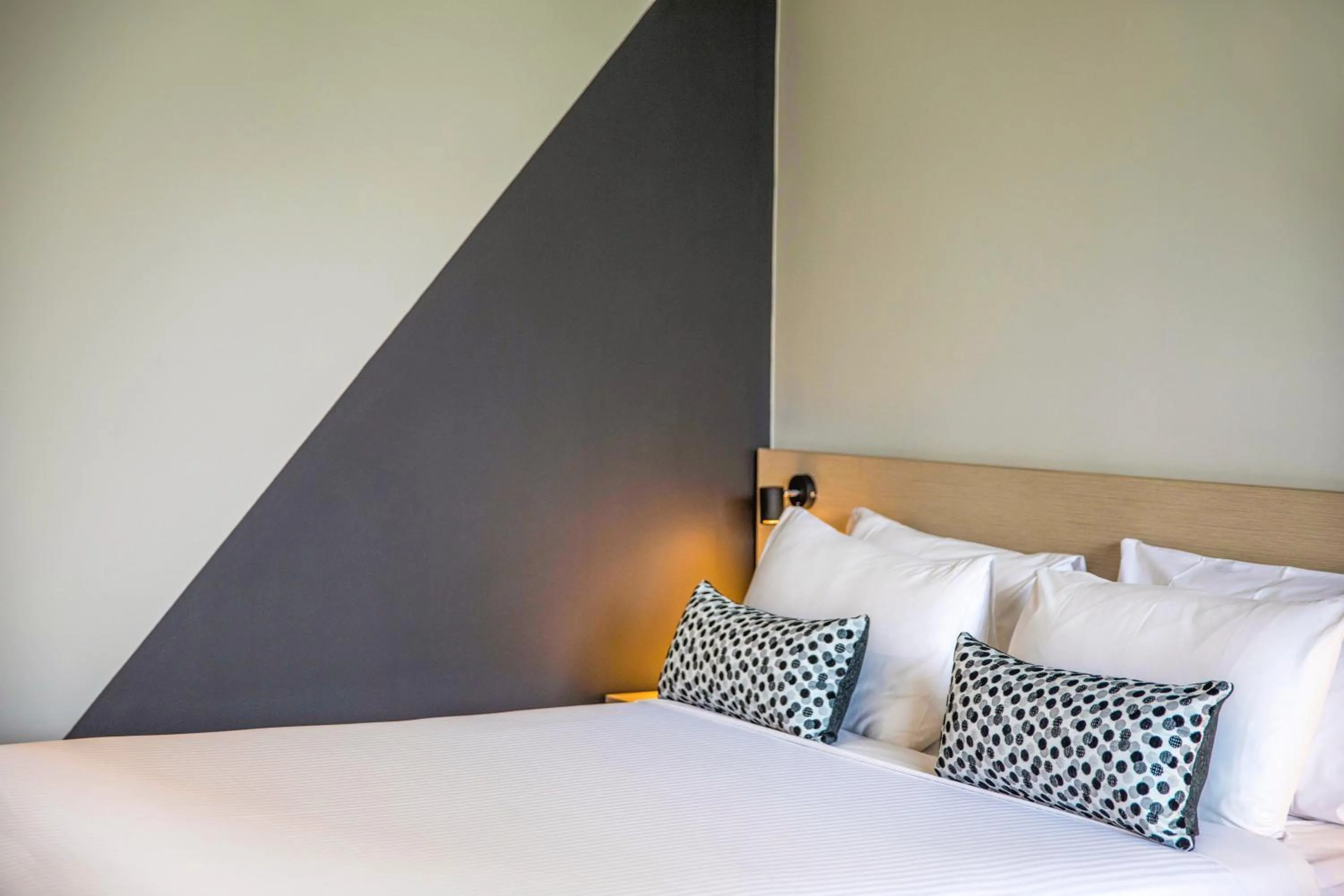 Bedroom, Bed in Nightcap at Seaford Hotel