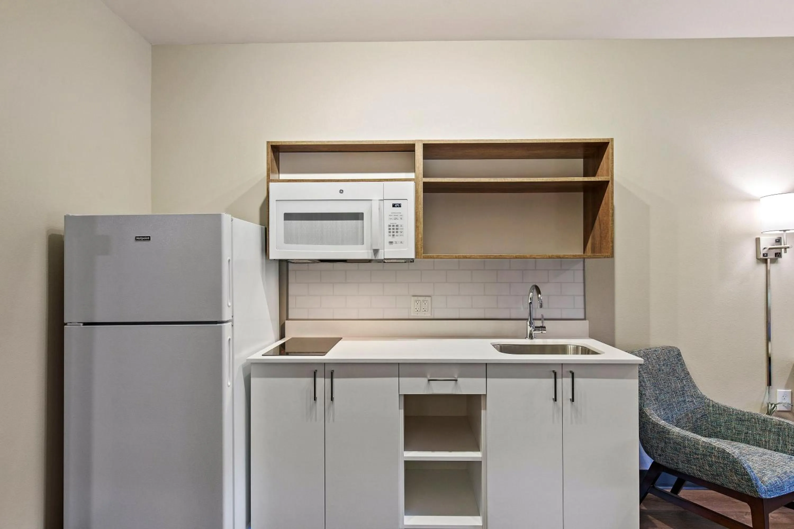 Kitchen or kitchenette in Extended Stay America Premier Suites - Tampa - Fairgrounds - Casino