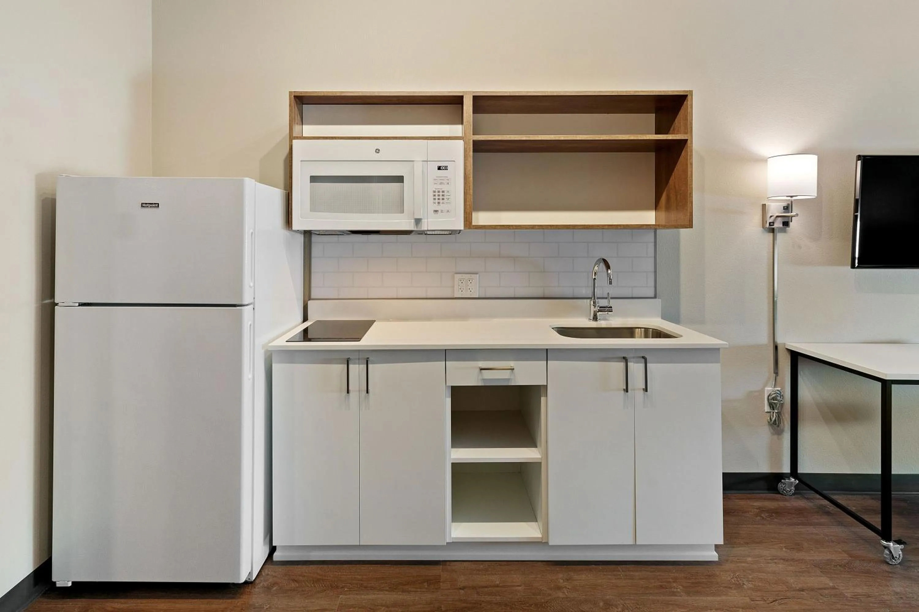 Kitchen or kitchenette in Extended Stay America Premier Suites - Tampa - Fairgrounds - Casino