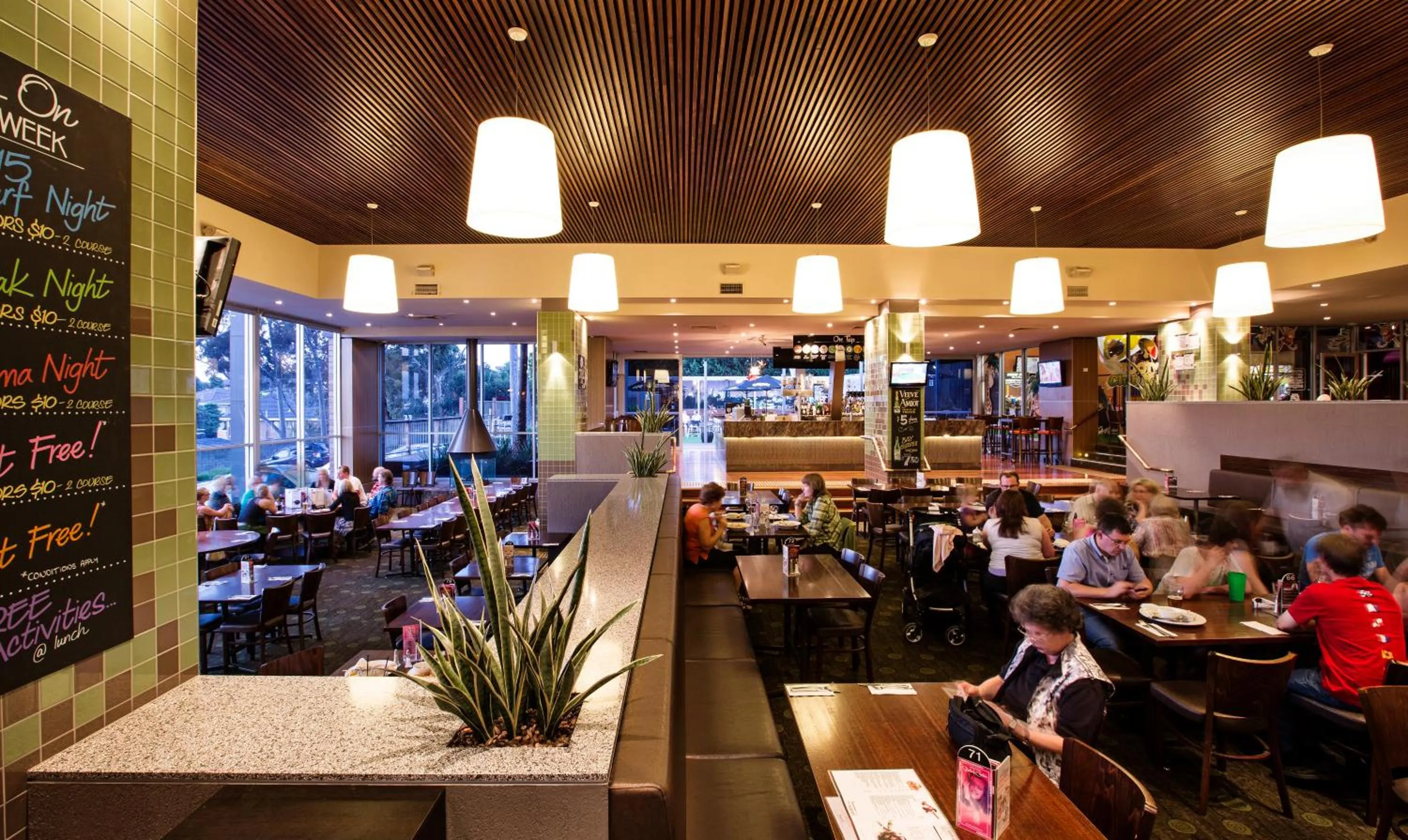 Lounge or bar in Nightcap at Shoppingtown Hotel