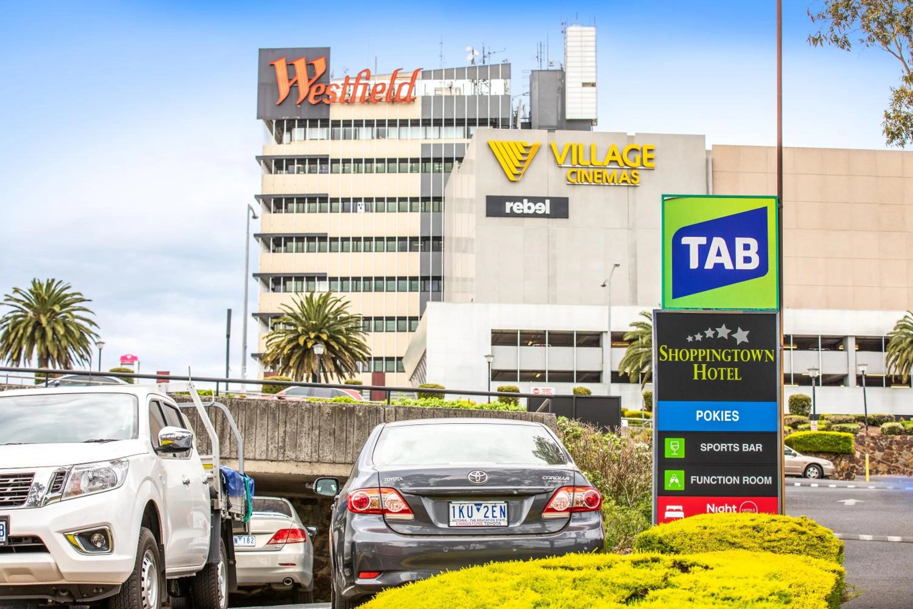 Street view in Nightcap at Shoppingtown Hotel