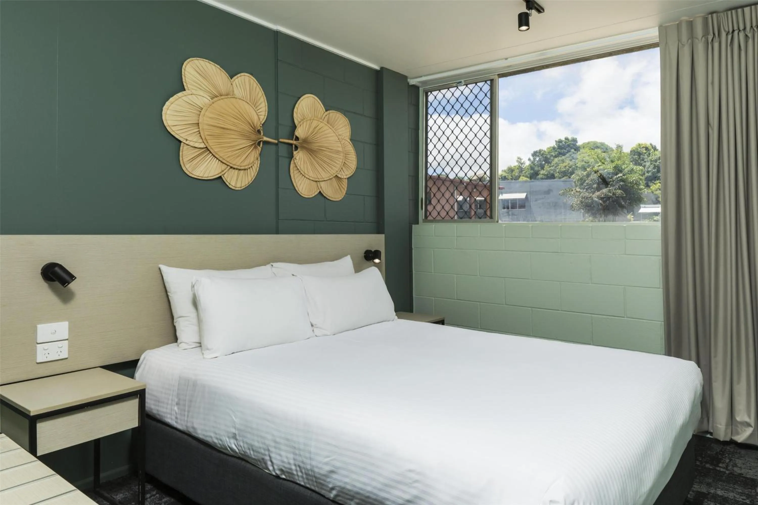 Bedroom, Bed in Nightcap at Atherton Hotel