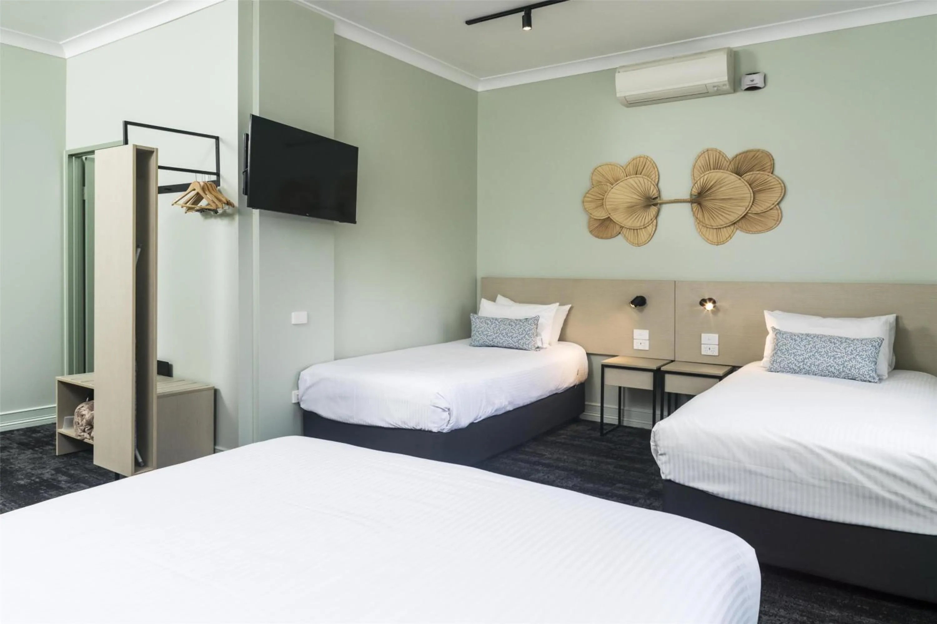 Bedroom, Bed in Nightcap at Atherton Hotel