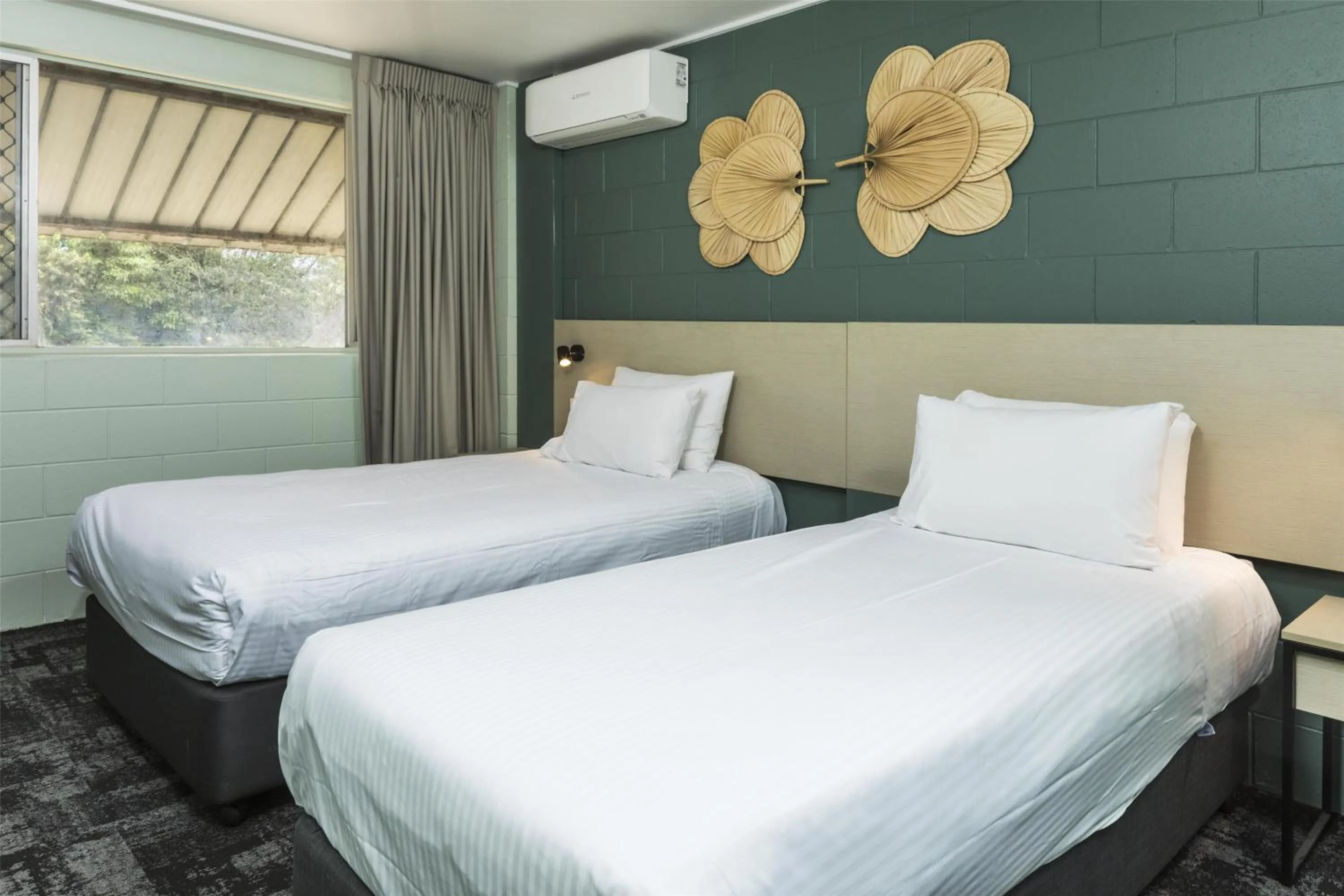 Bedroom, Bed in Nightcap at Atherton Hotel