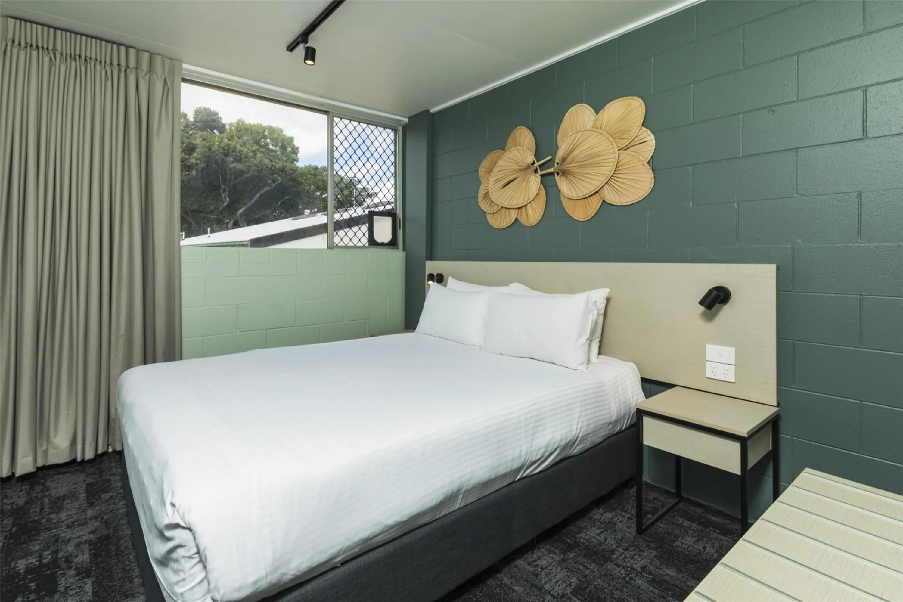 Bedroom, Bed in Nightcap at Atherton Hotel