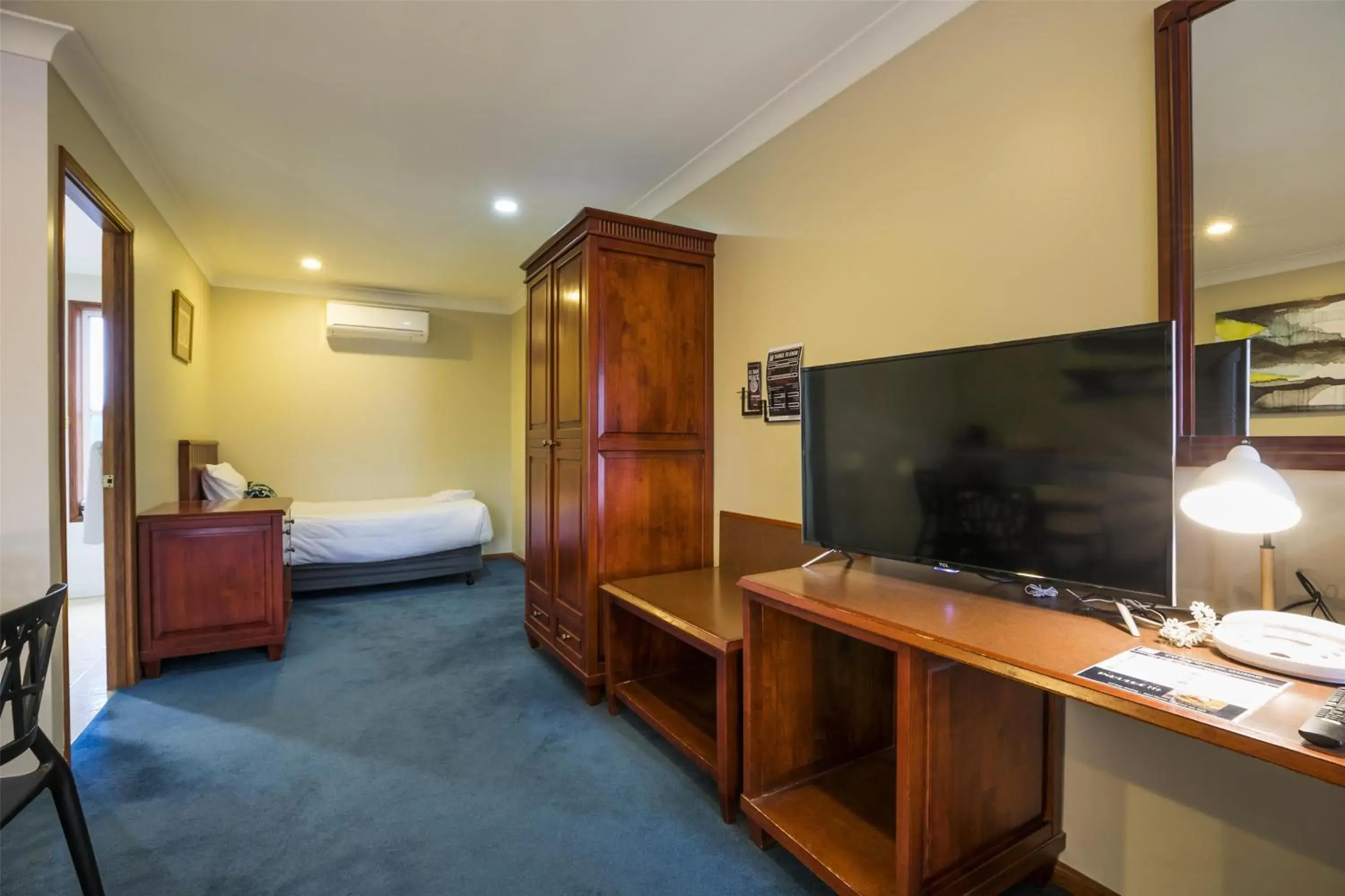 Queen and Single Room - Disability Access in Nightcap at Federal Hotel Toowoomba Queen and Single Room - Disability Access in Nightcap at Federal Hotel Toowoomba