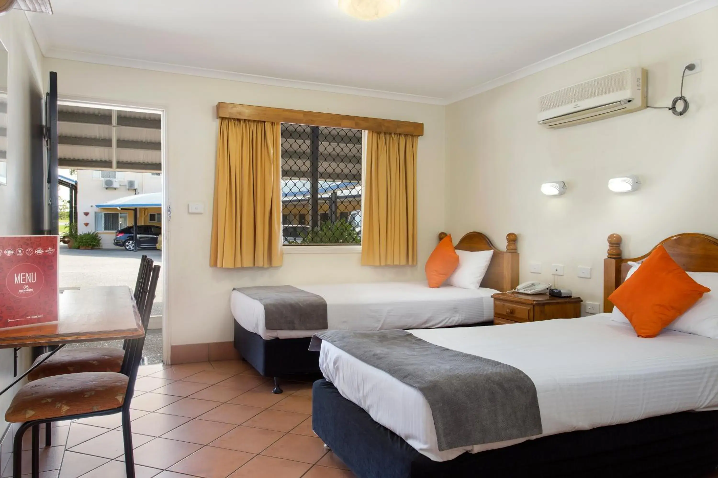 Studio Twin in Glenmore Tavern Studio Twin in Glenmore Tavern