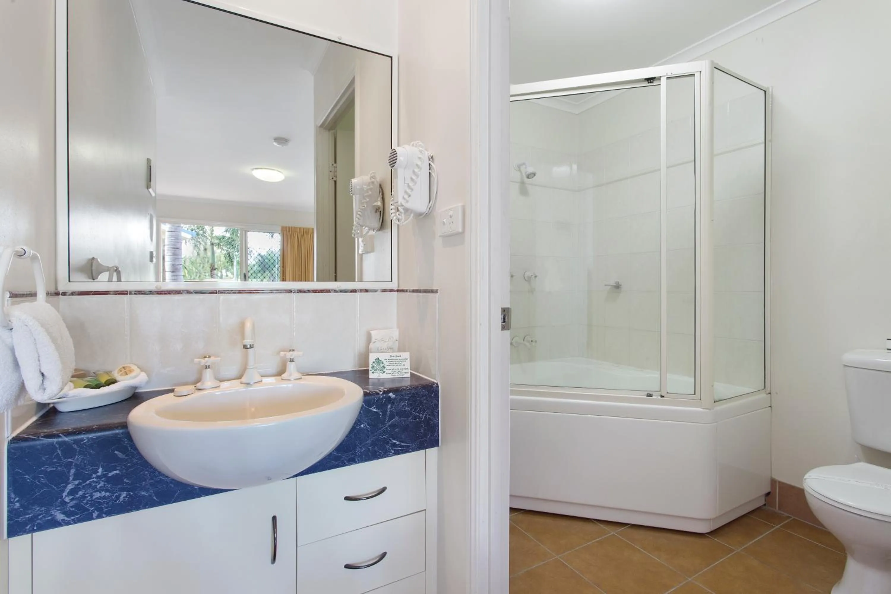 Shower in Glenmore Tavern