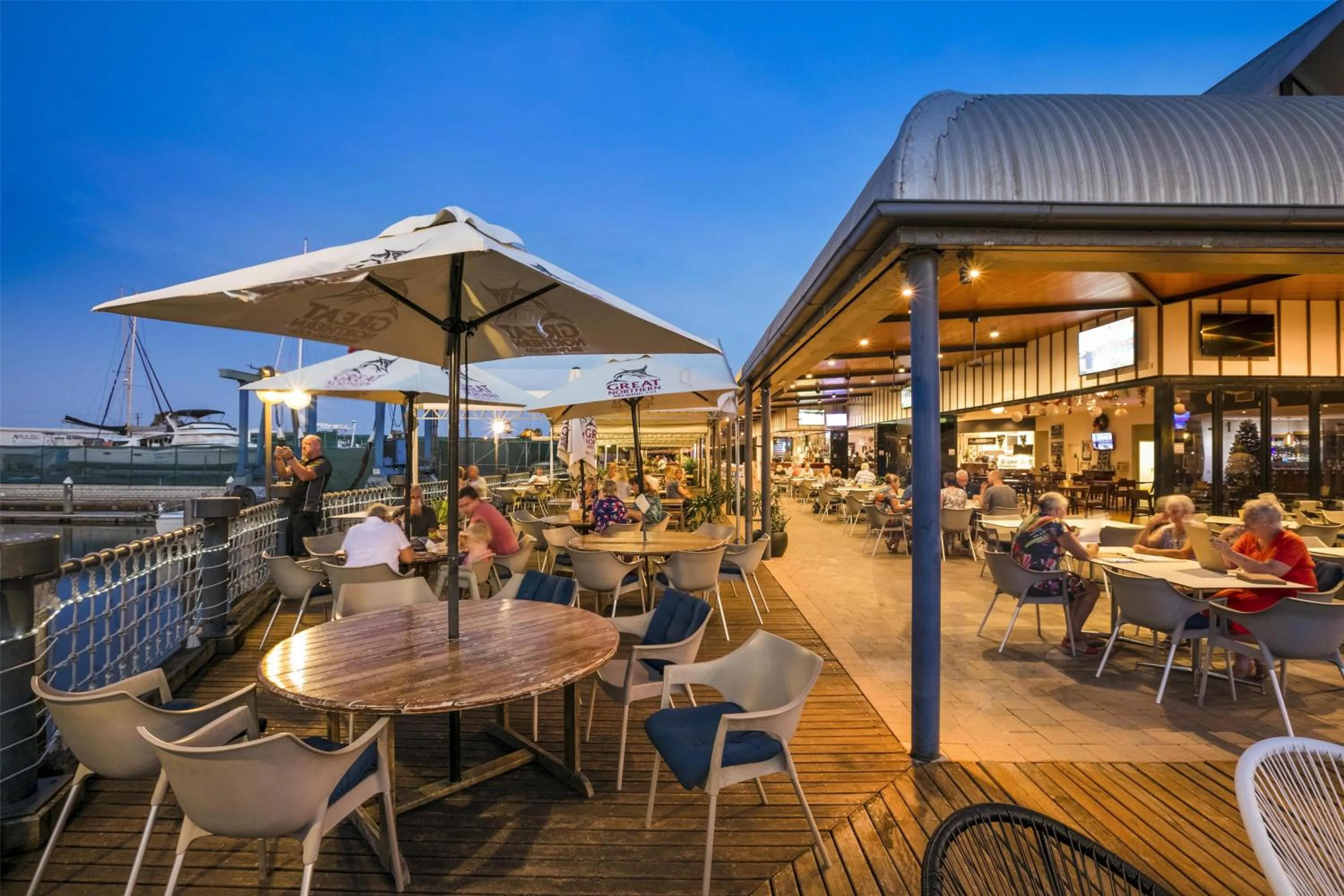 Restaurant/places to eat in Nightcap at Kawana Waters Hotel