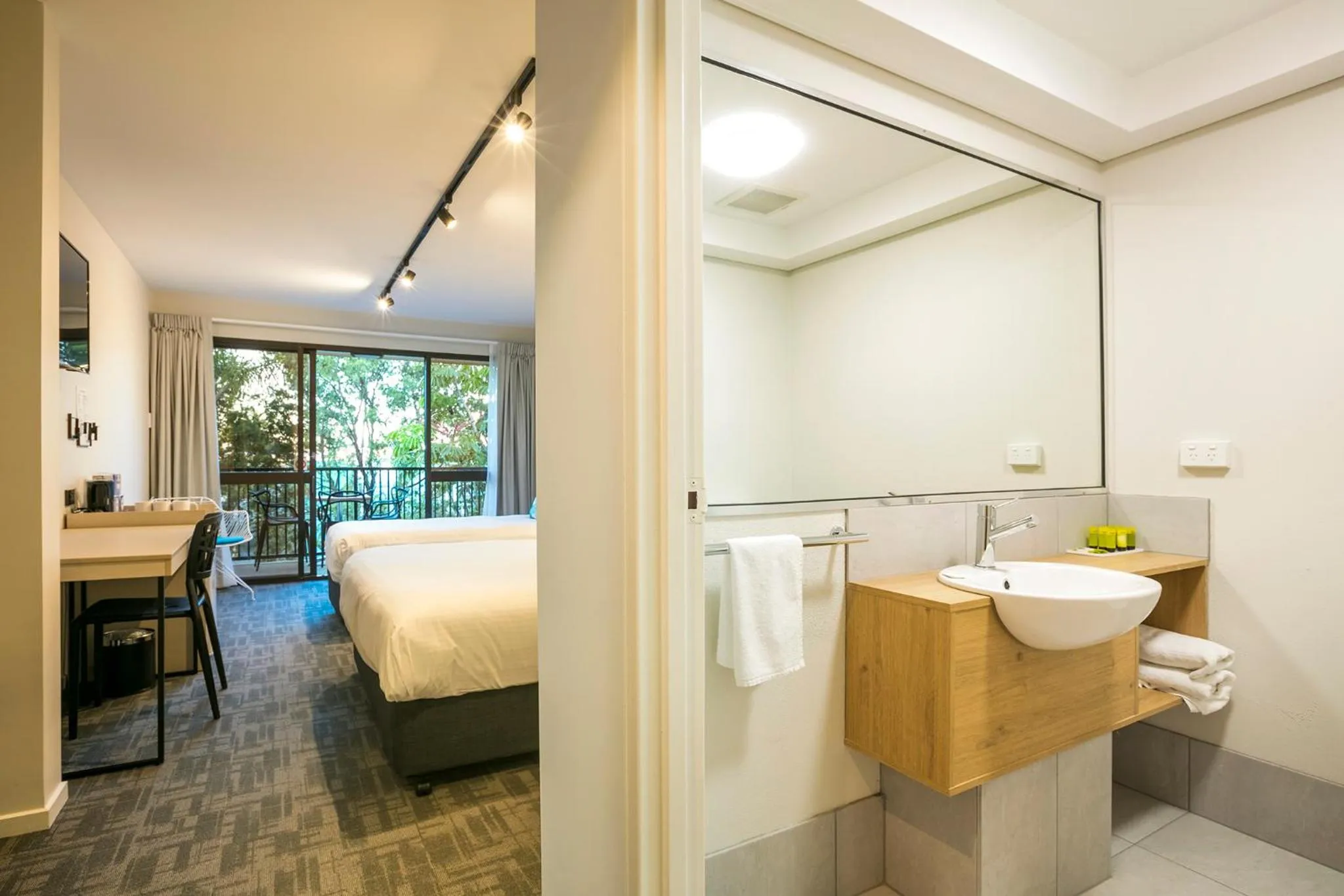 Bathroom, Bed in Nightcap at Kawana Waters Hotel