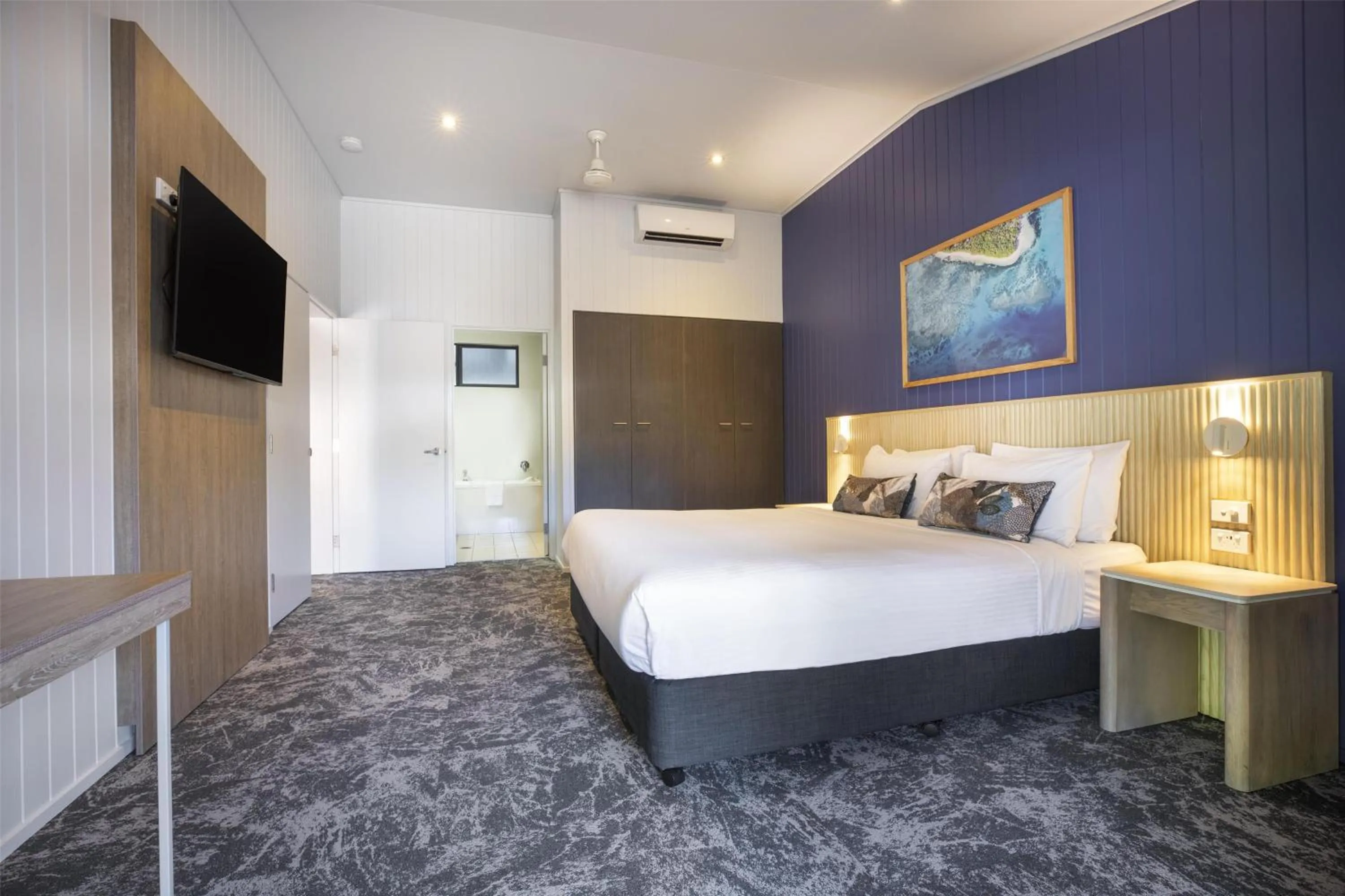 Bedroom, Bed in Nightelier Mission Beach