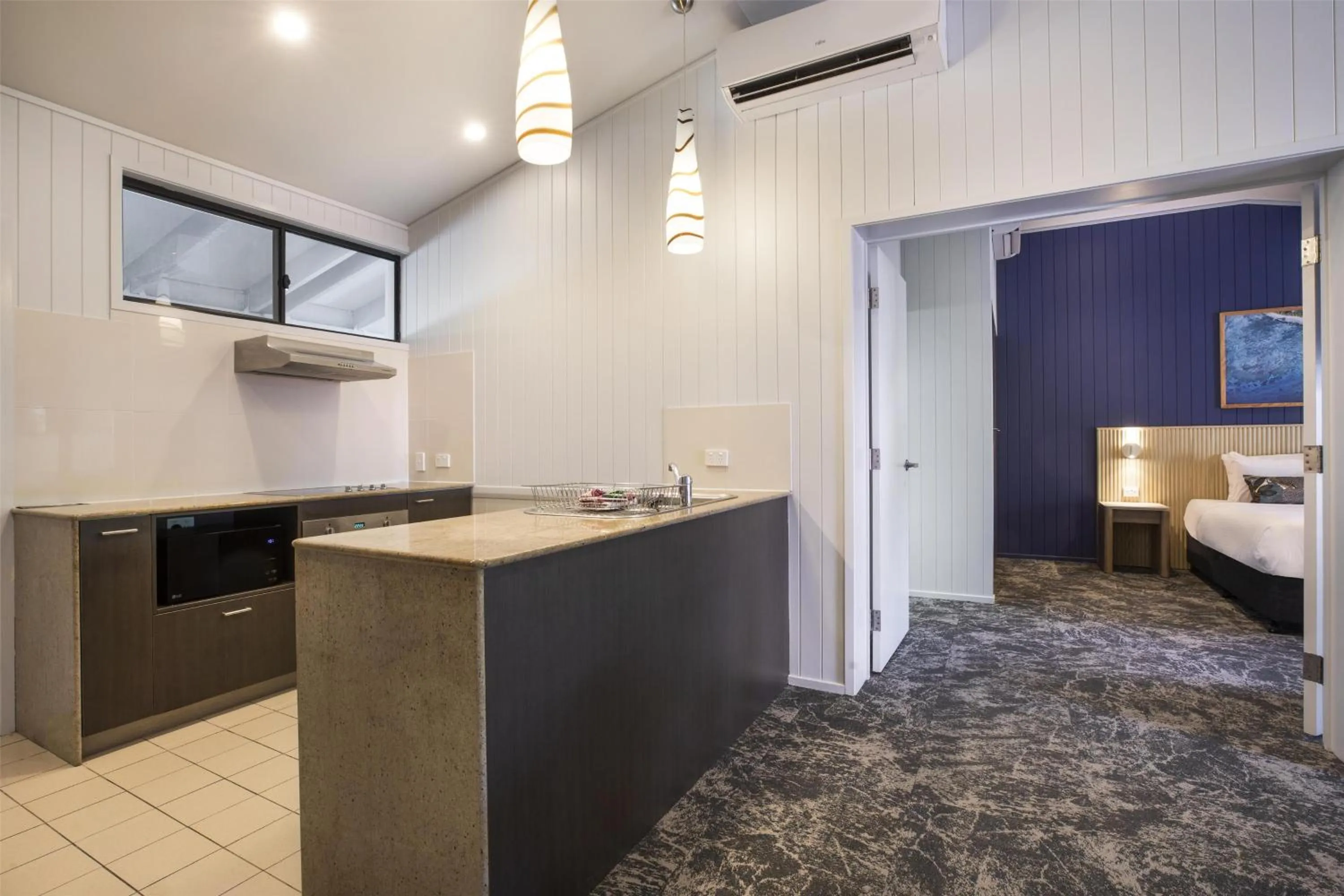 Kitchen or kitchenette, Bed in Nightelier Mission Beach