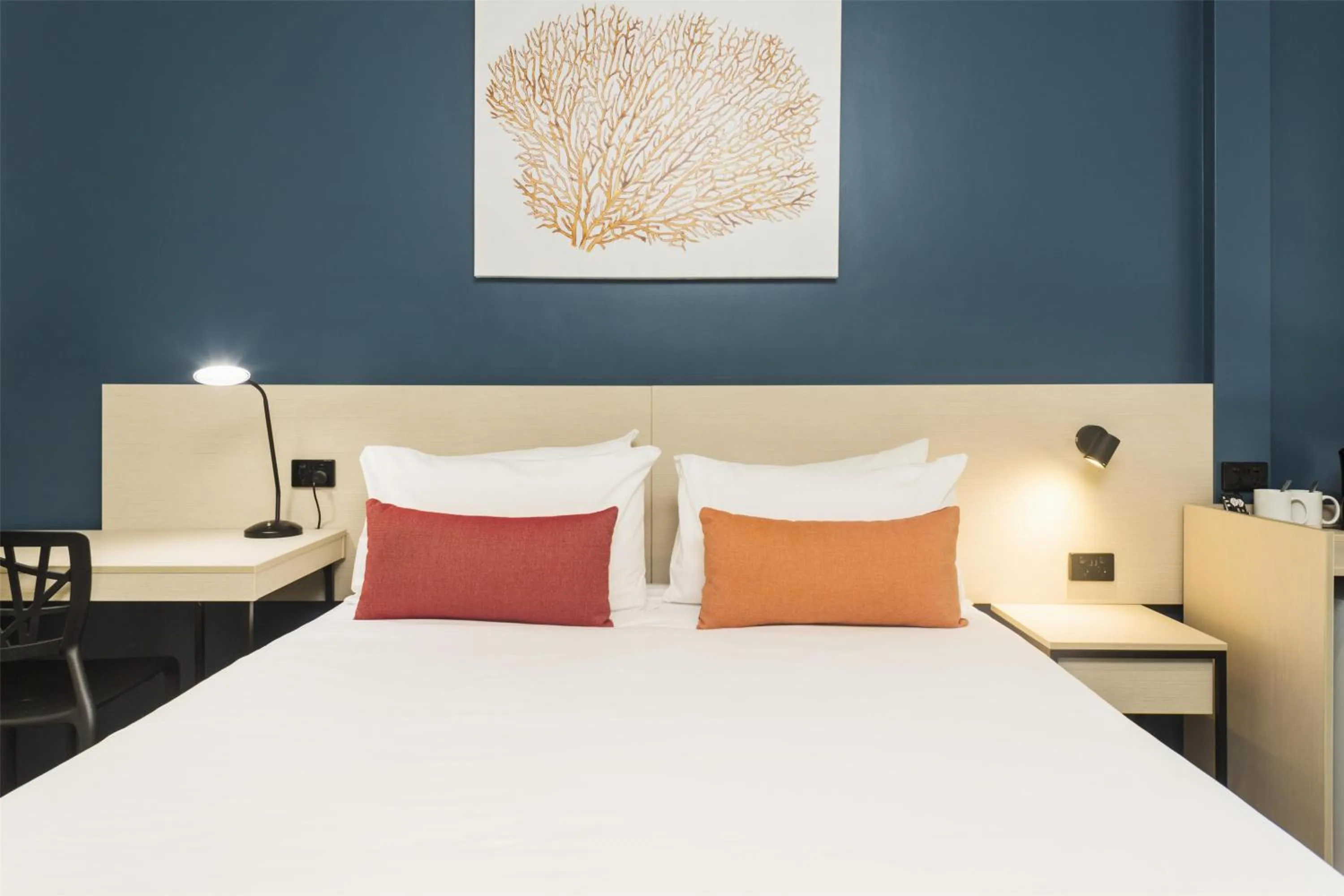 Bedroom, Bed in Nightcap at Edge Hill Tavern