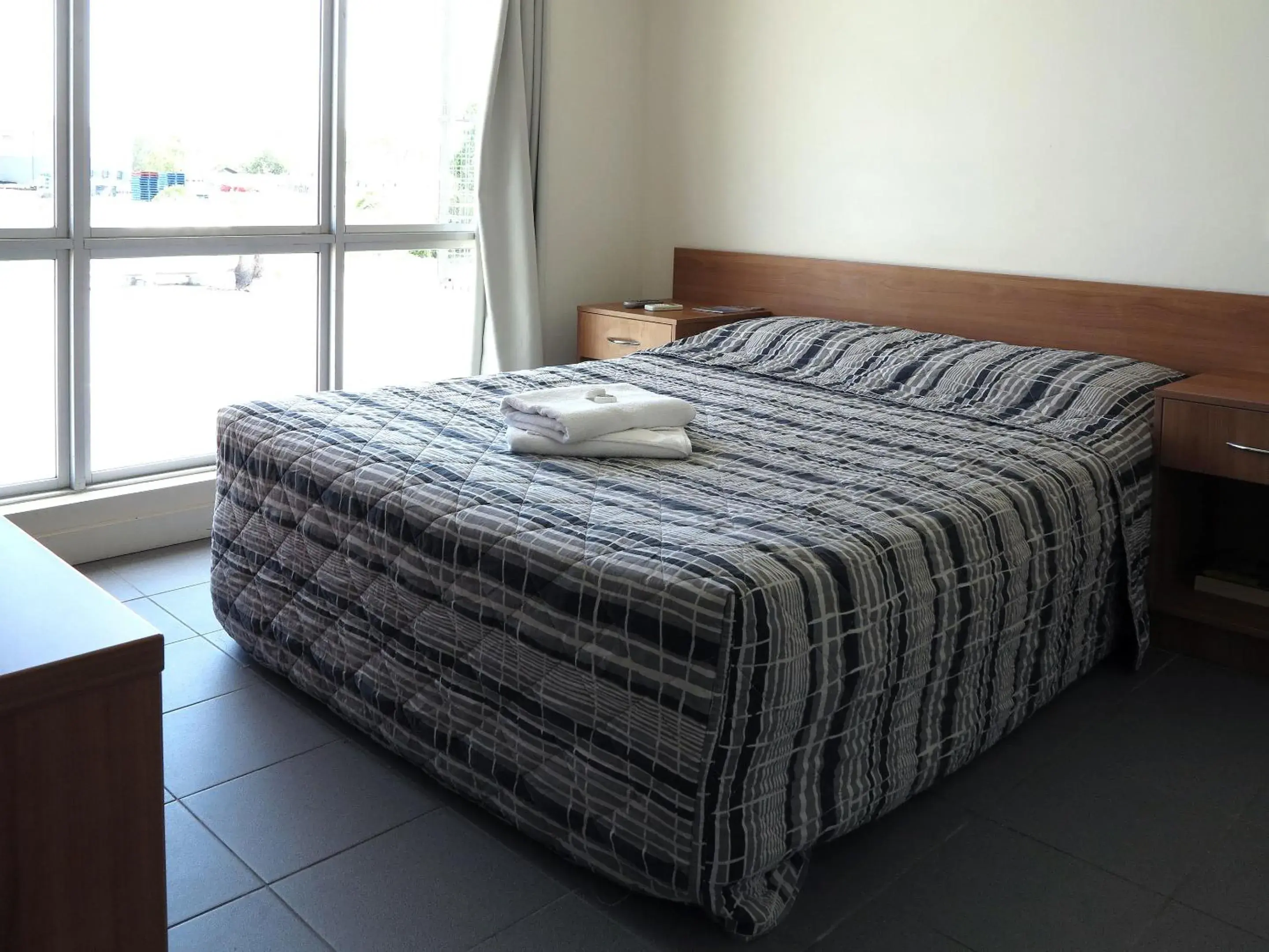 Economy Double Room with Shared Bathroom in Upper Ross Hotel Economy Double Room with Shared Bathroom in Upper Ross Hotel