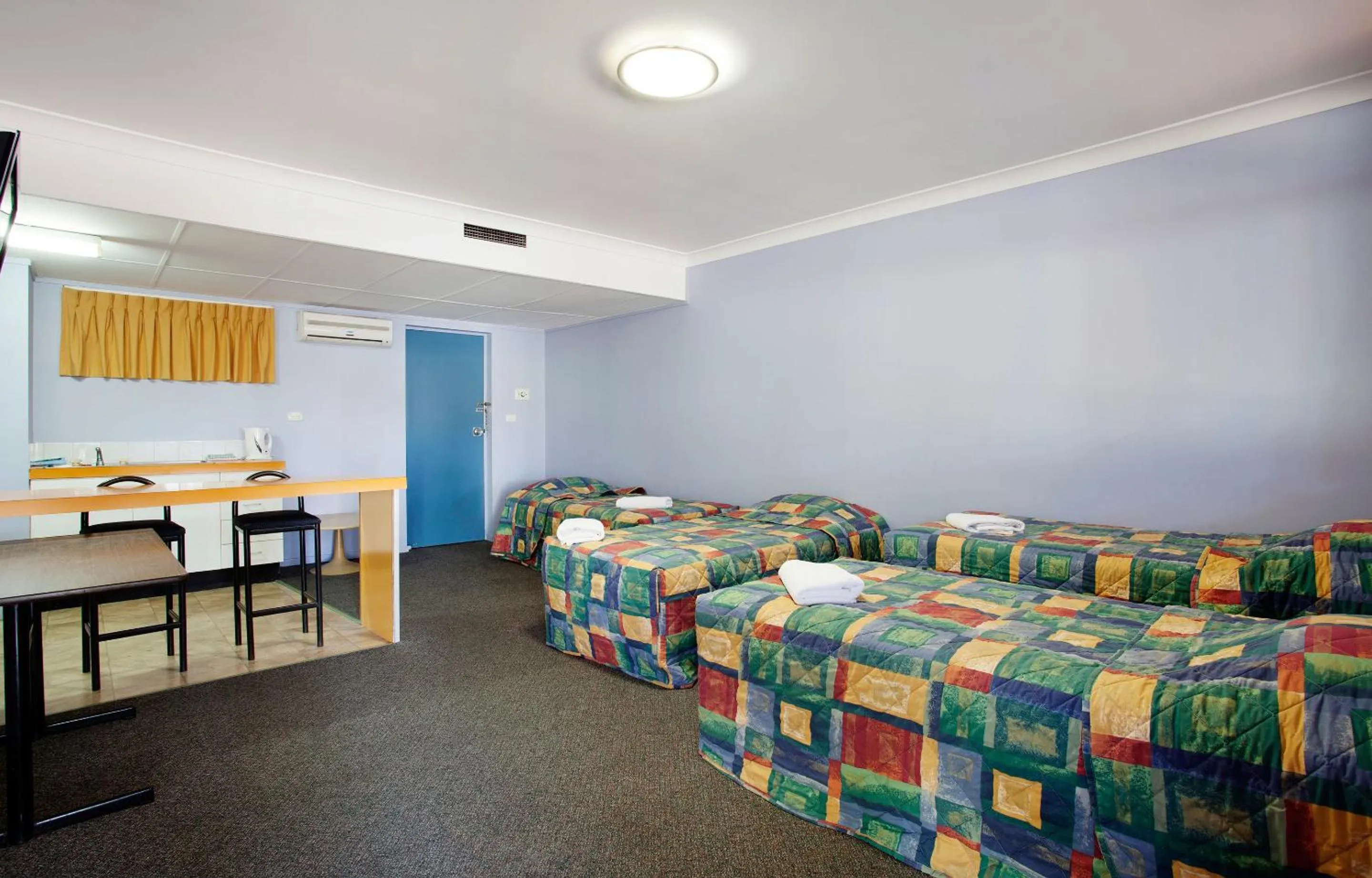 Photo of the whole room, Bed in Vale Hotel