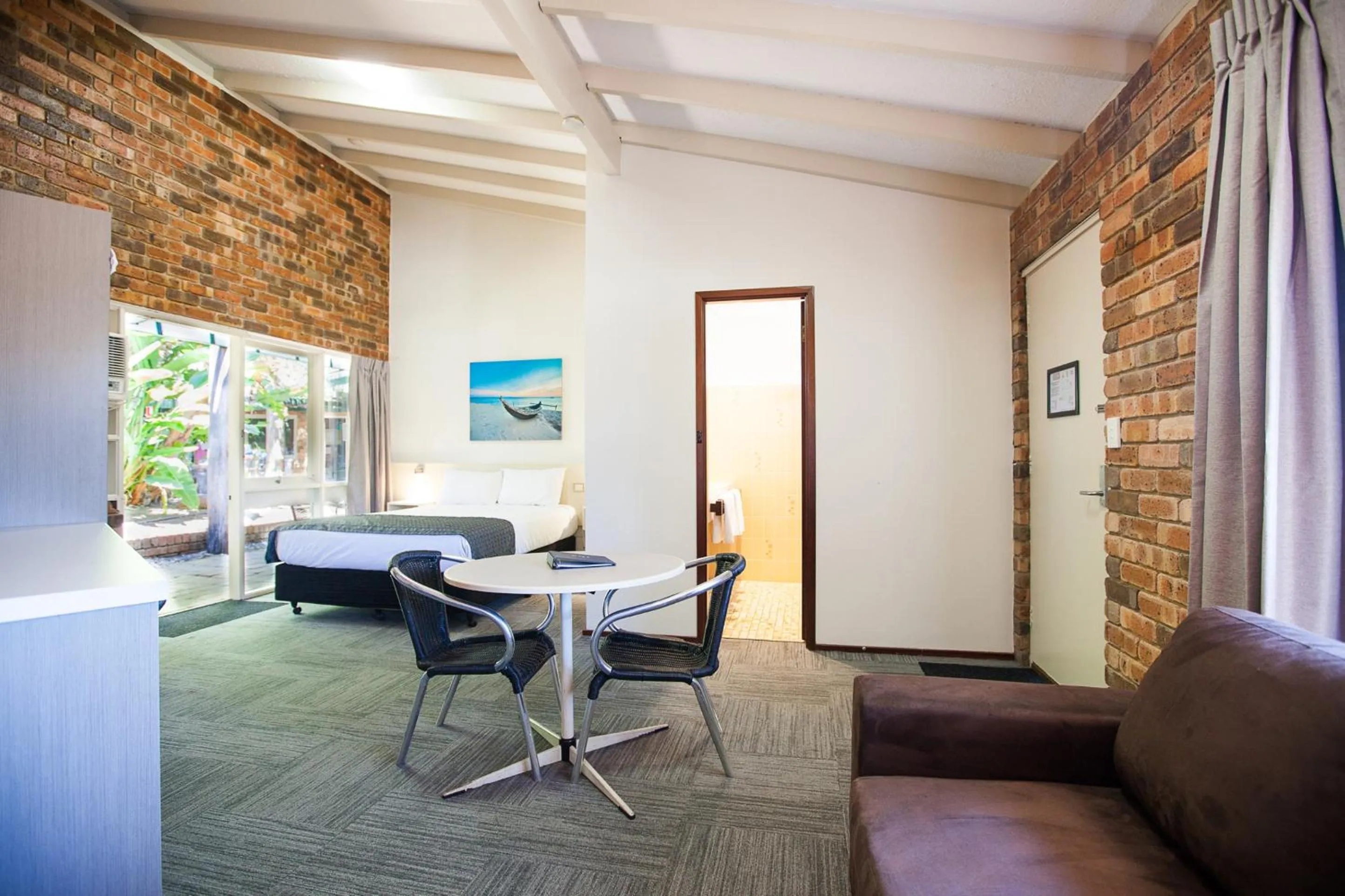 Photo of the whole room in Leisure Inn Hotel Rockingham