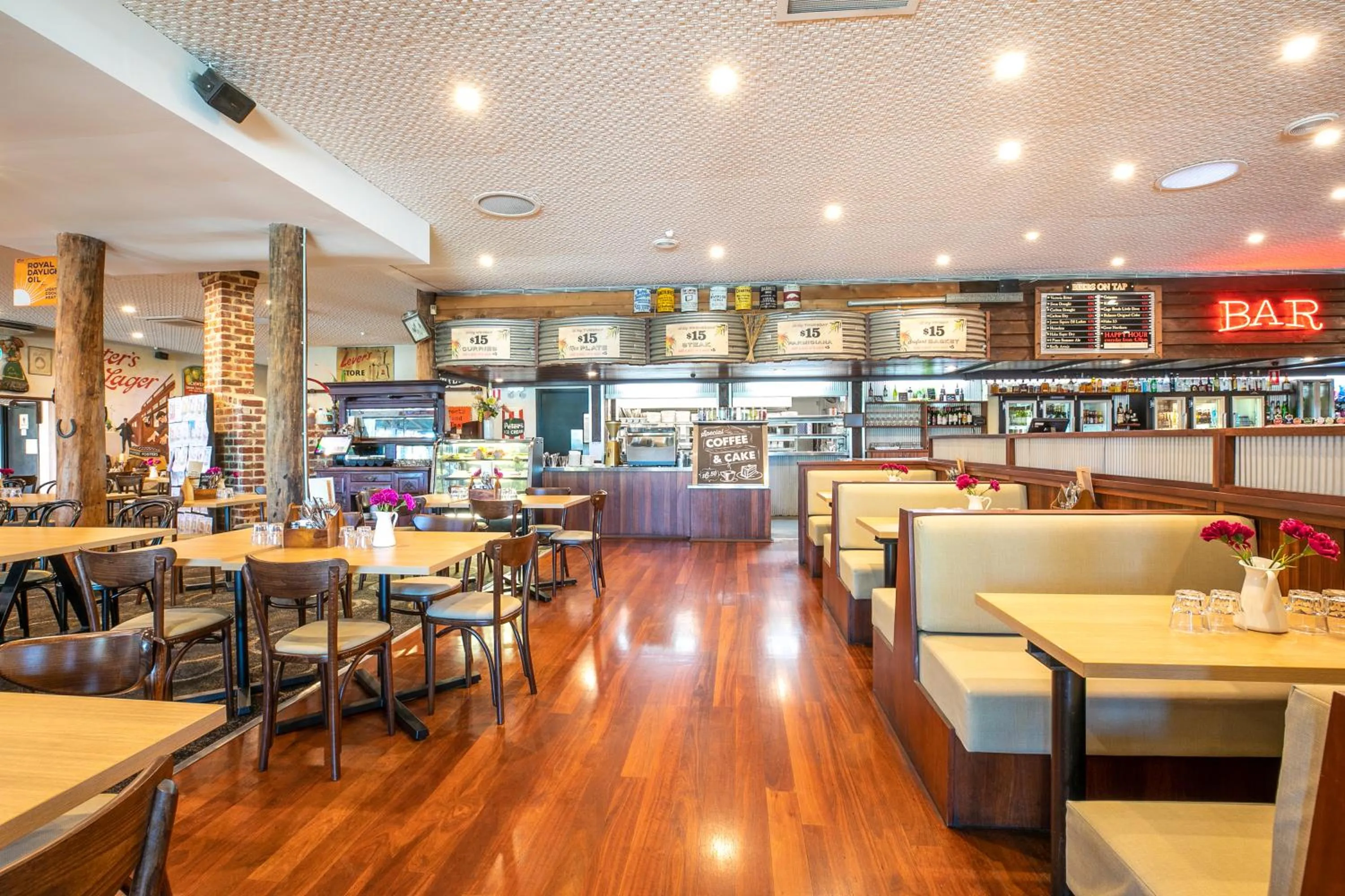 Restaurant/places to eat in Nightcap at Wanneroo Tavern