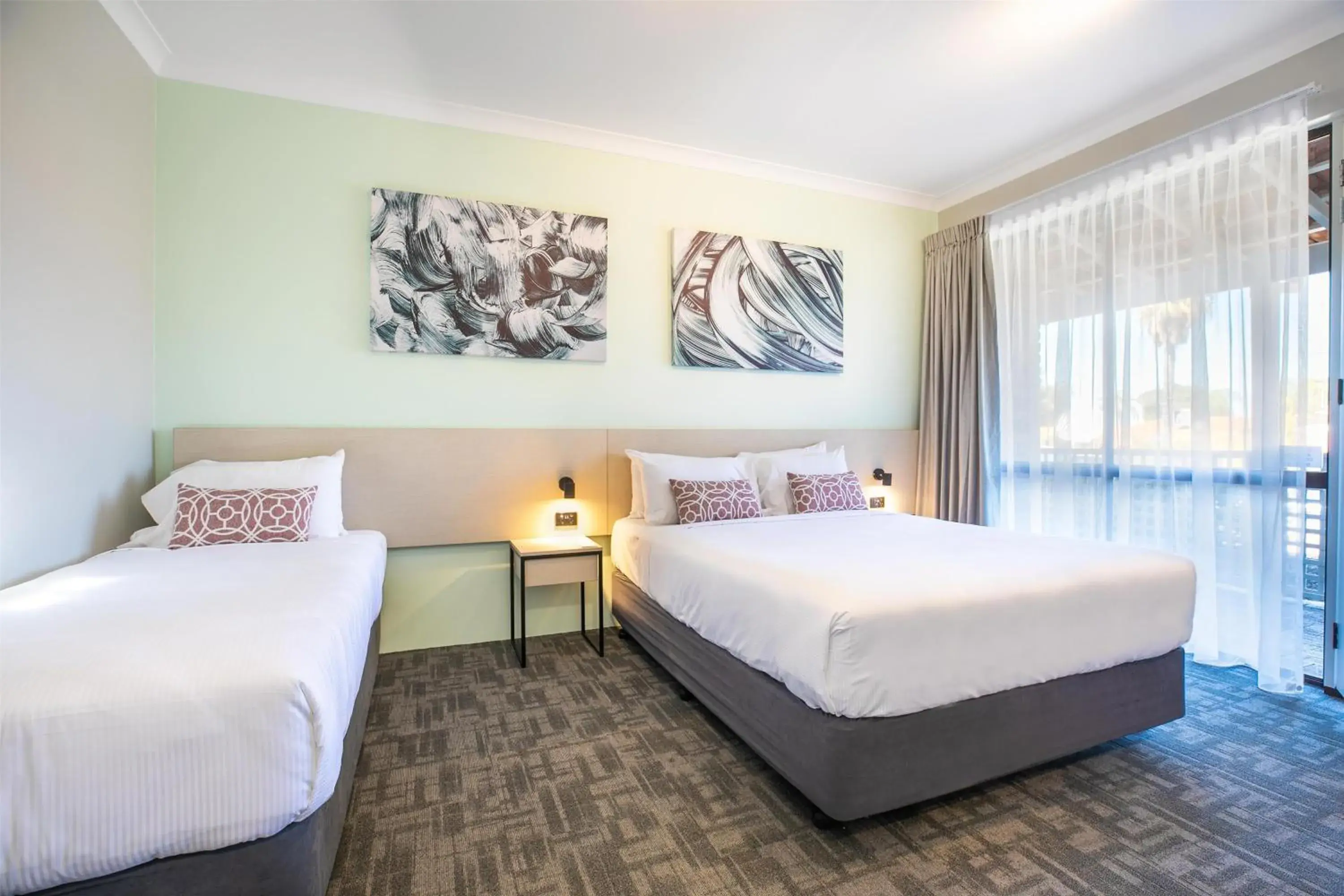 Studio Queen and Single in Nightcap at Wanneroo Tavern Studio Queen and Single in Nightcap at Wanneroo Tavern