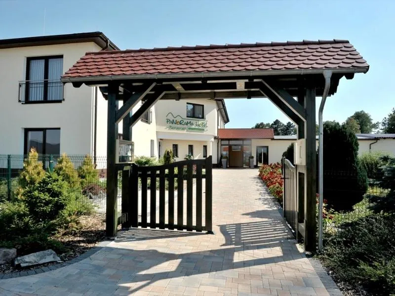 Facade/entrance in Panorama Hotel am Frankenstein