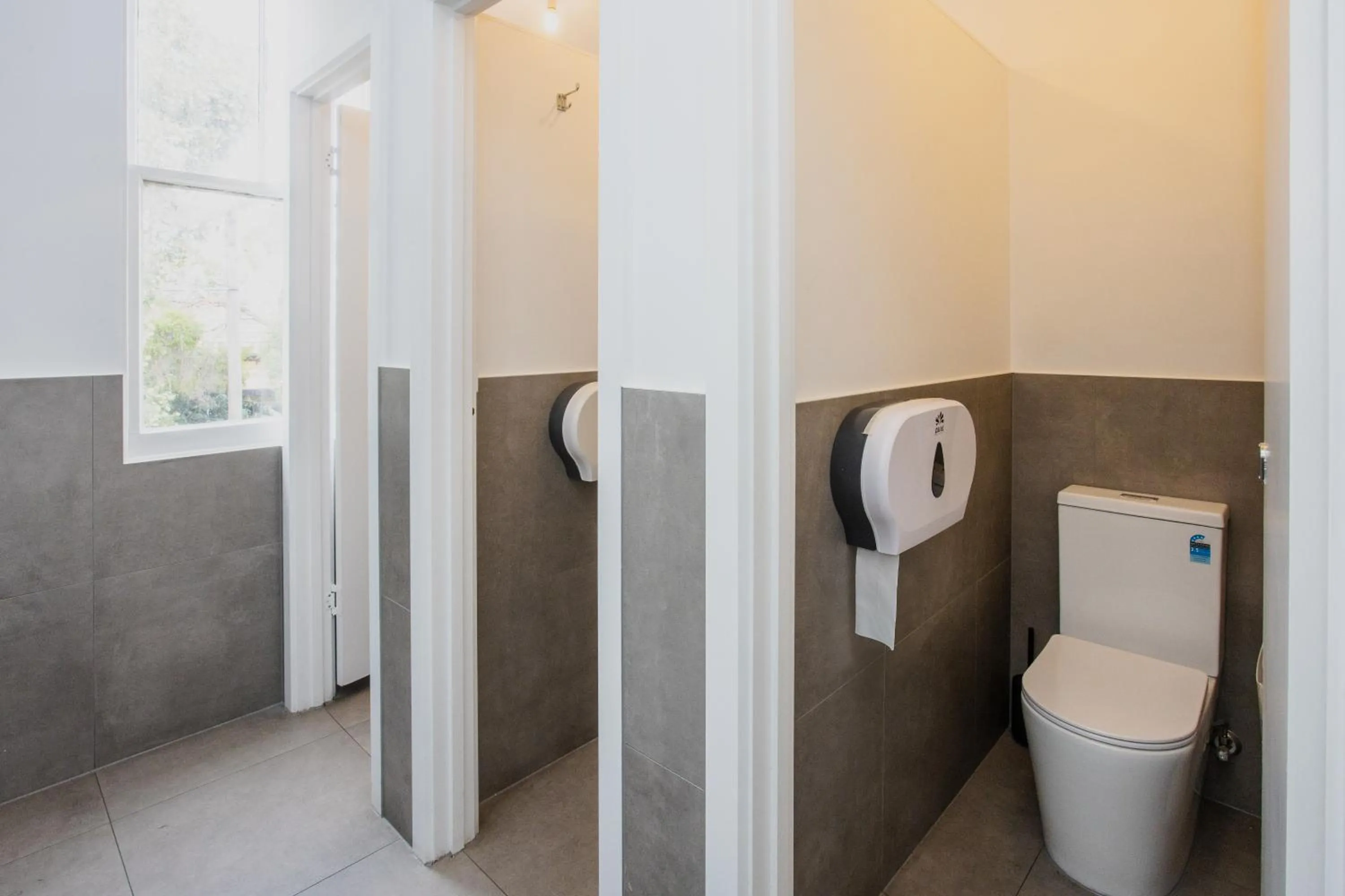 Bathroom in College Lawn Hotel