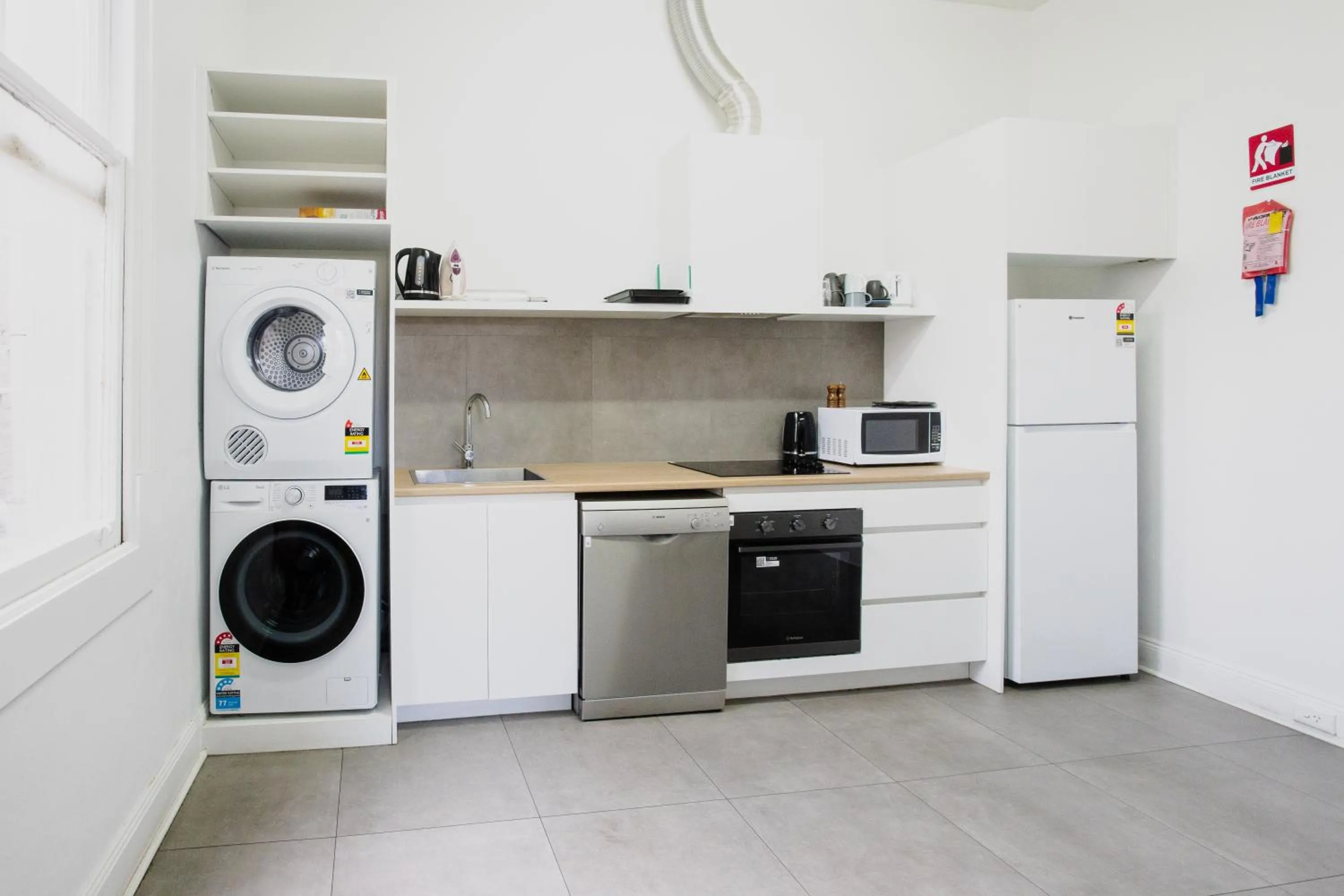 Kitchen or kitchenette in College Lawn Hotel