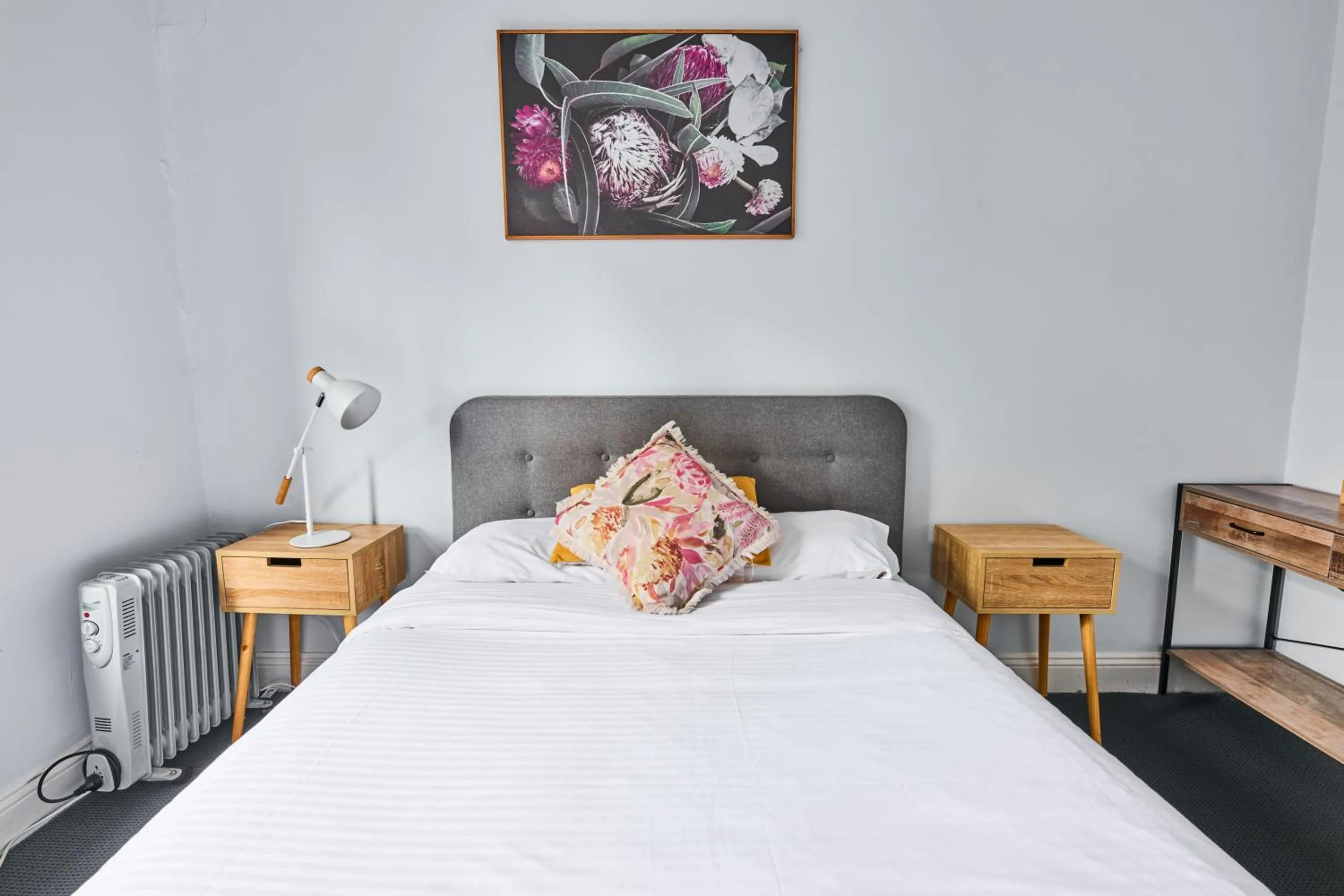 Bed in College Lawn Hotel