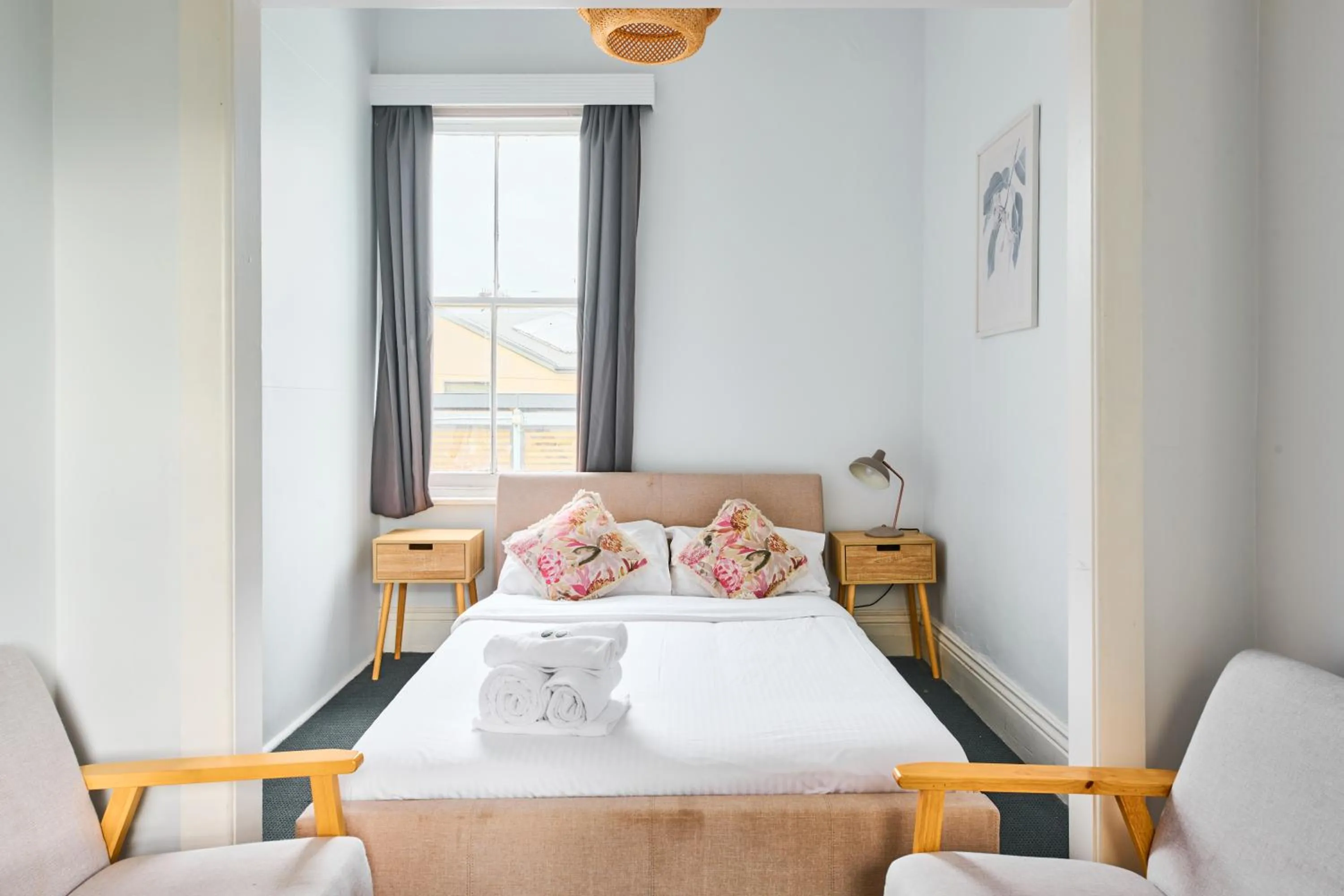 Bed in College Lawn Hotel