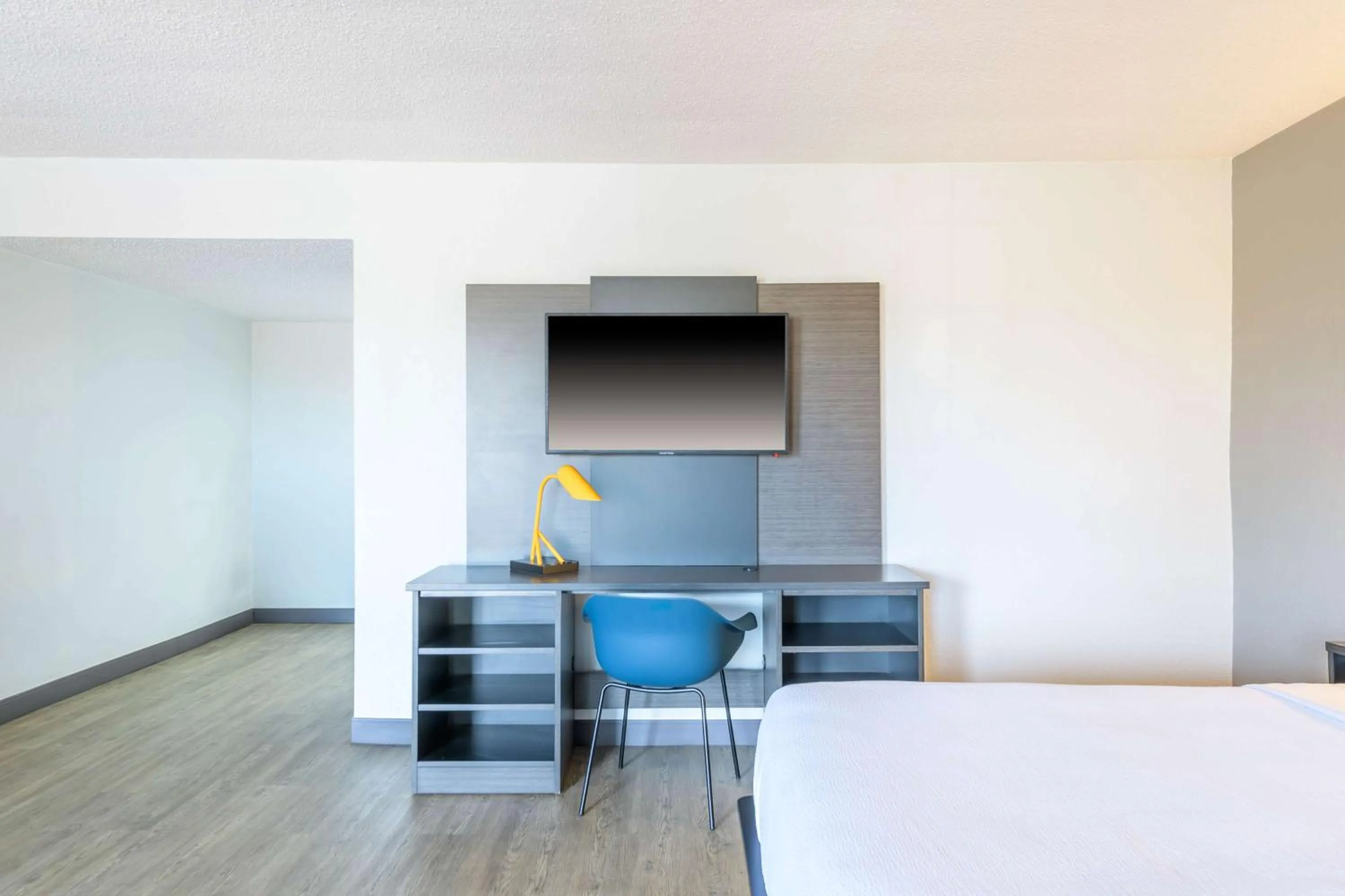 Photo of the whole room, Bed in Motel 6-Ocala, FL - Conference Center