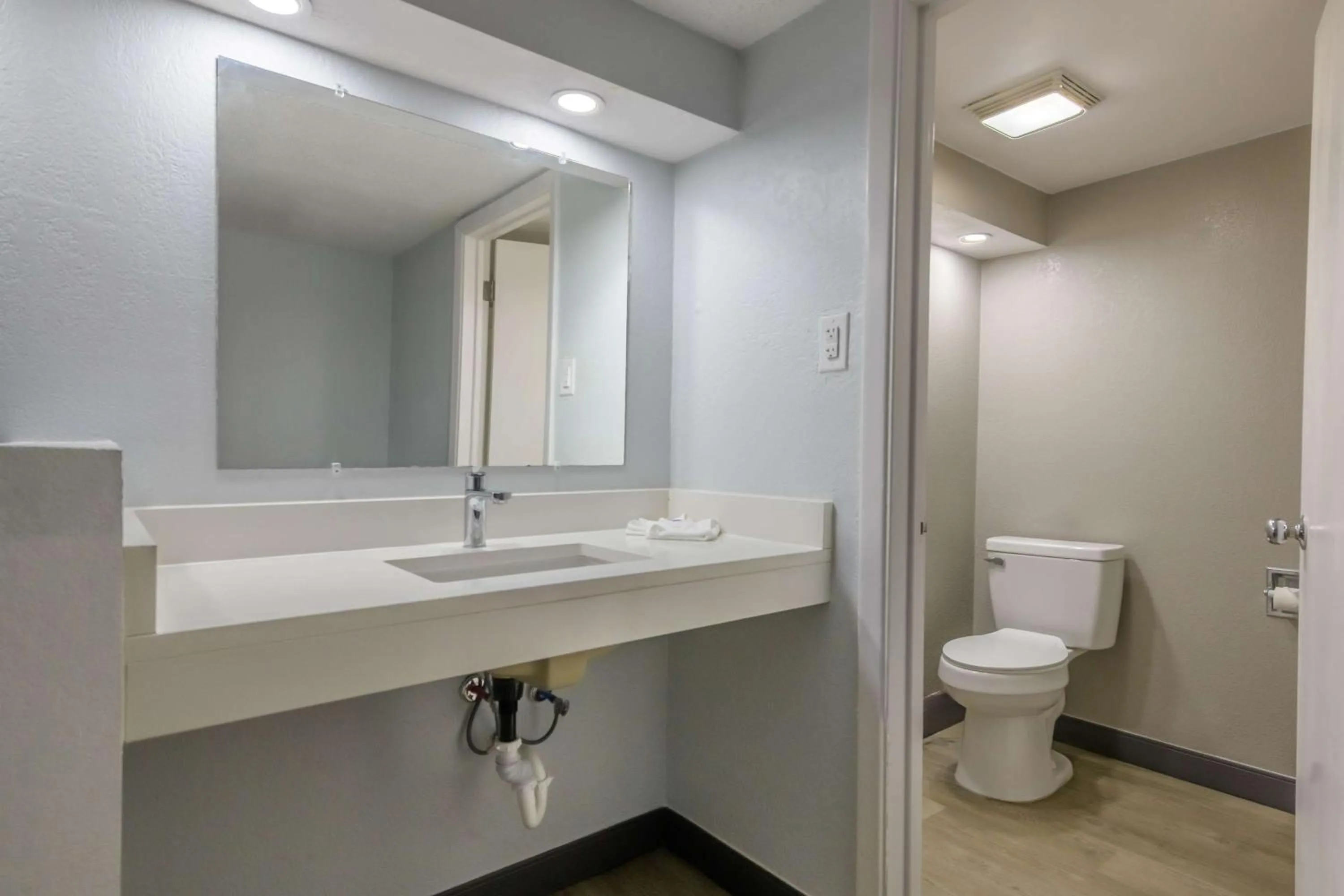 Bathroom in Motel 6-Ocala, FL - Conference Center