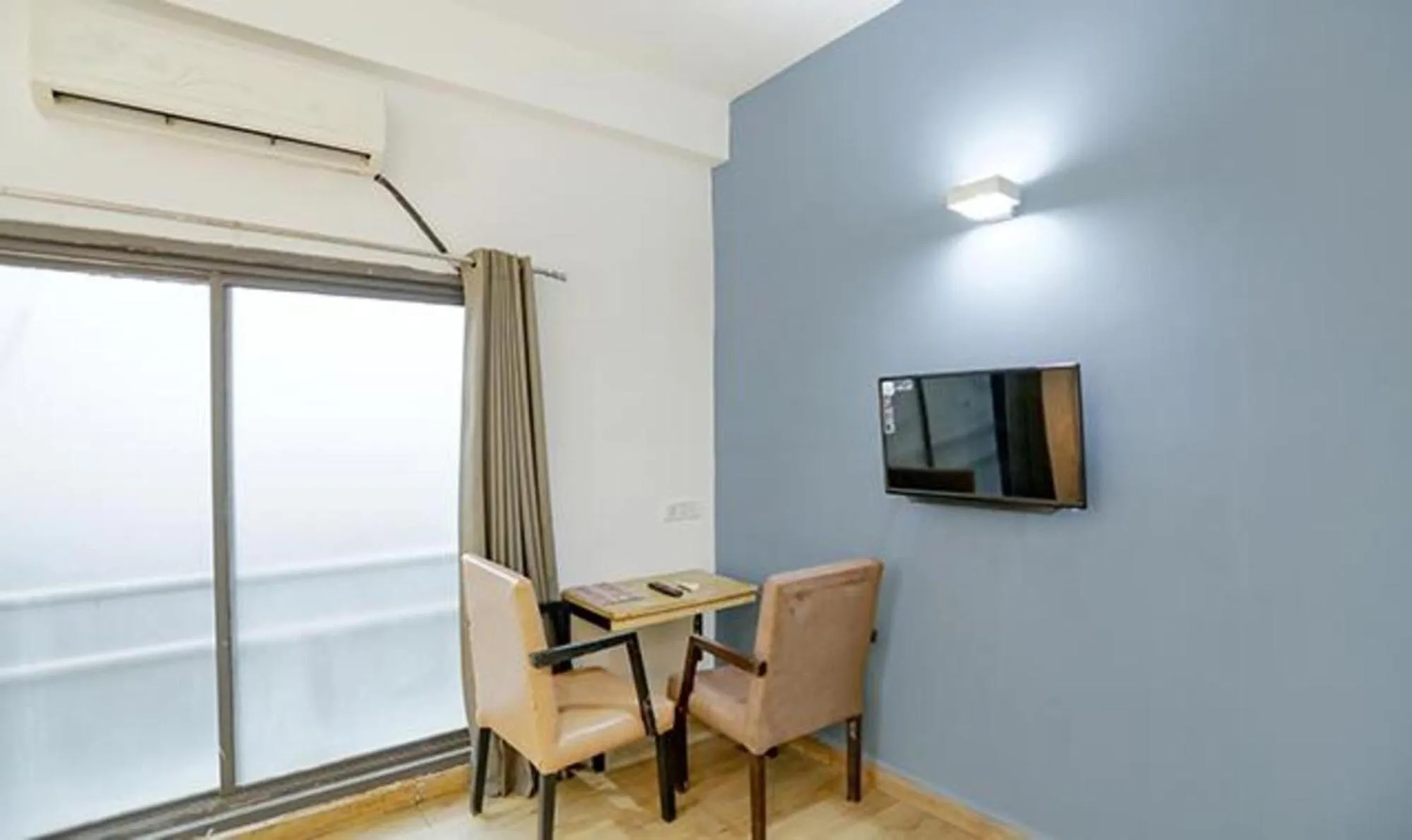 Bed in FabHotel F9 Sector 51