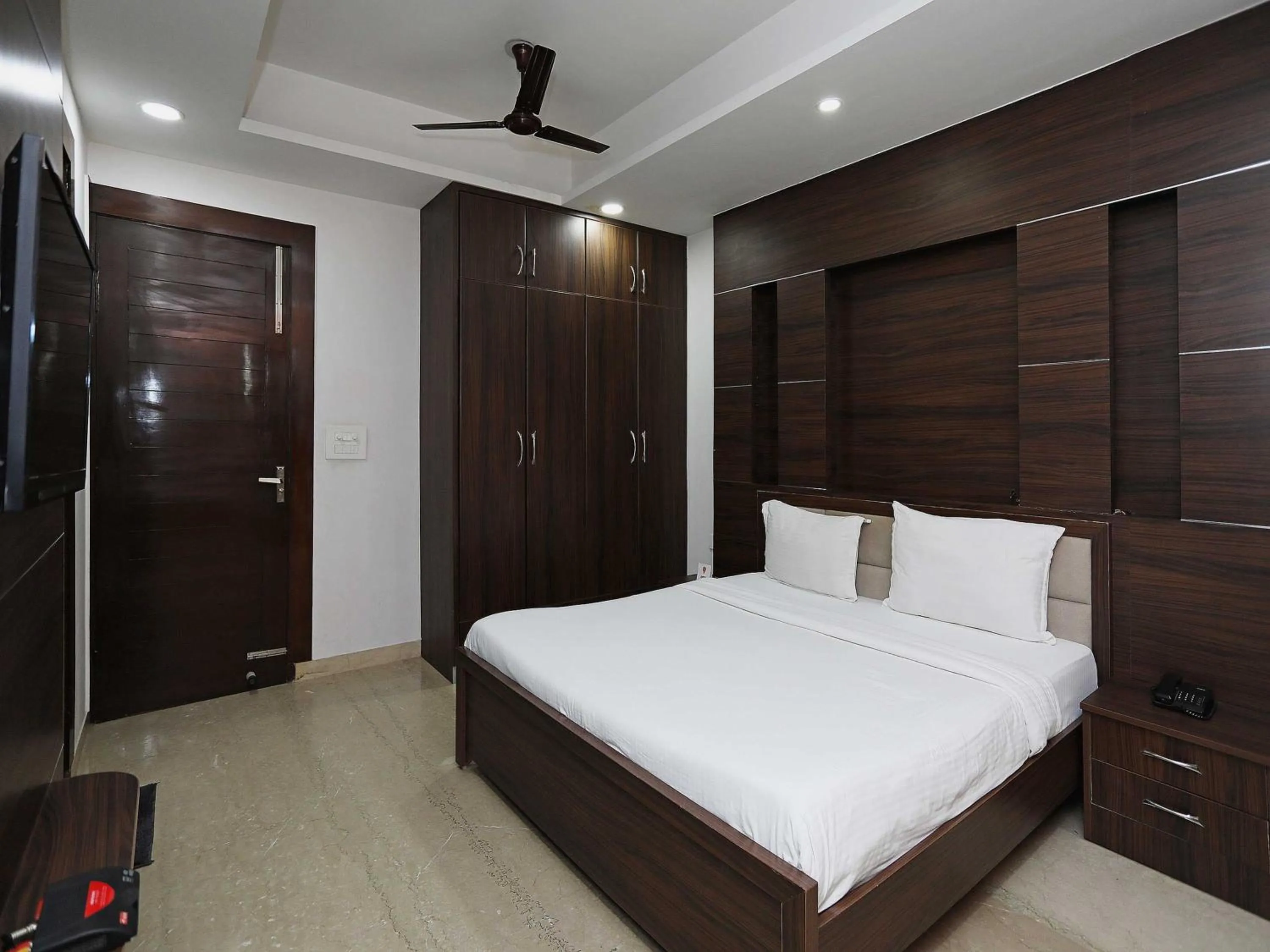 Bedroom, Bed in Hotel O Pravin Executive