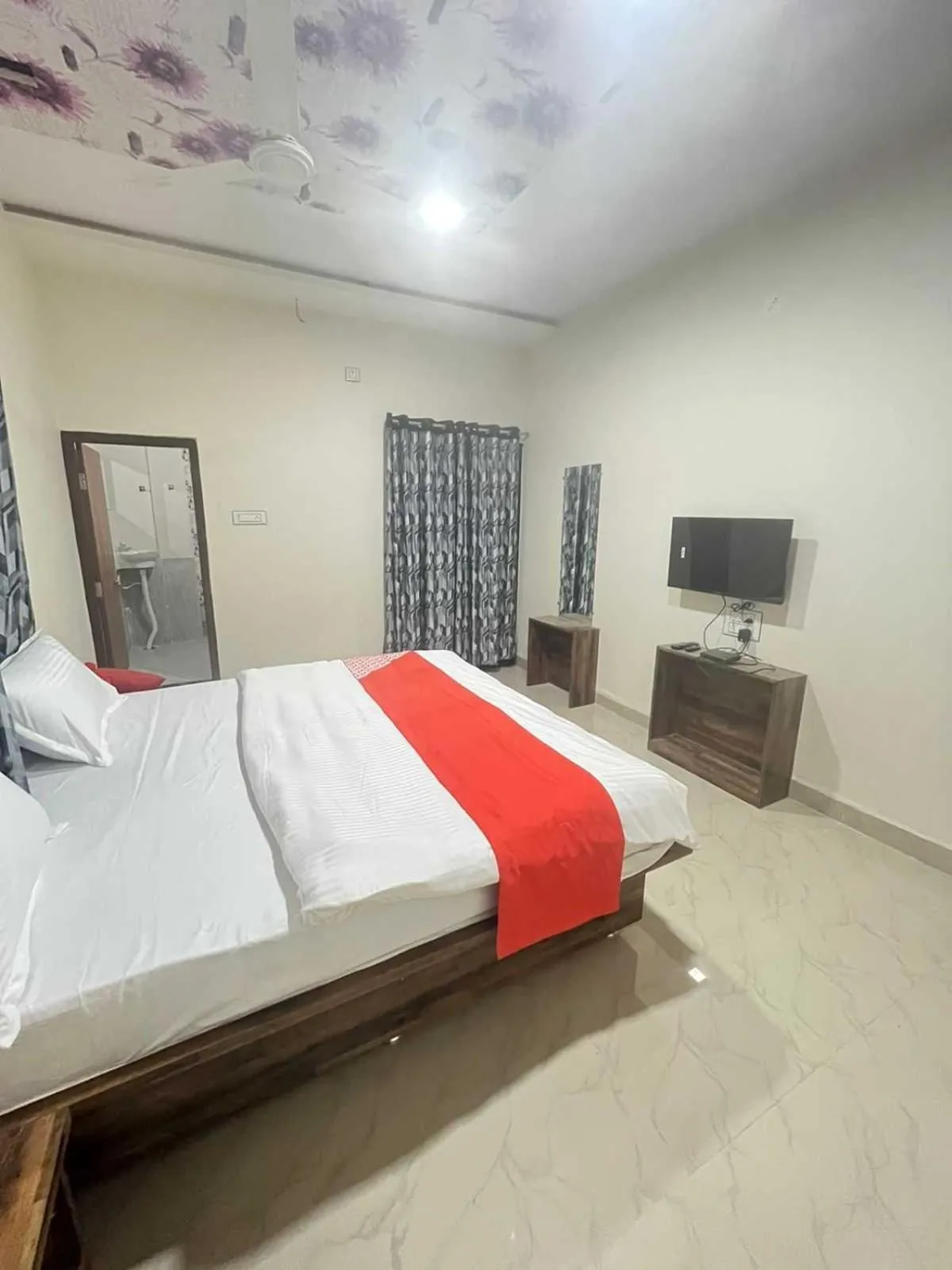 Bedroom, Bed in Hotel O Pravin Executive