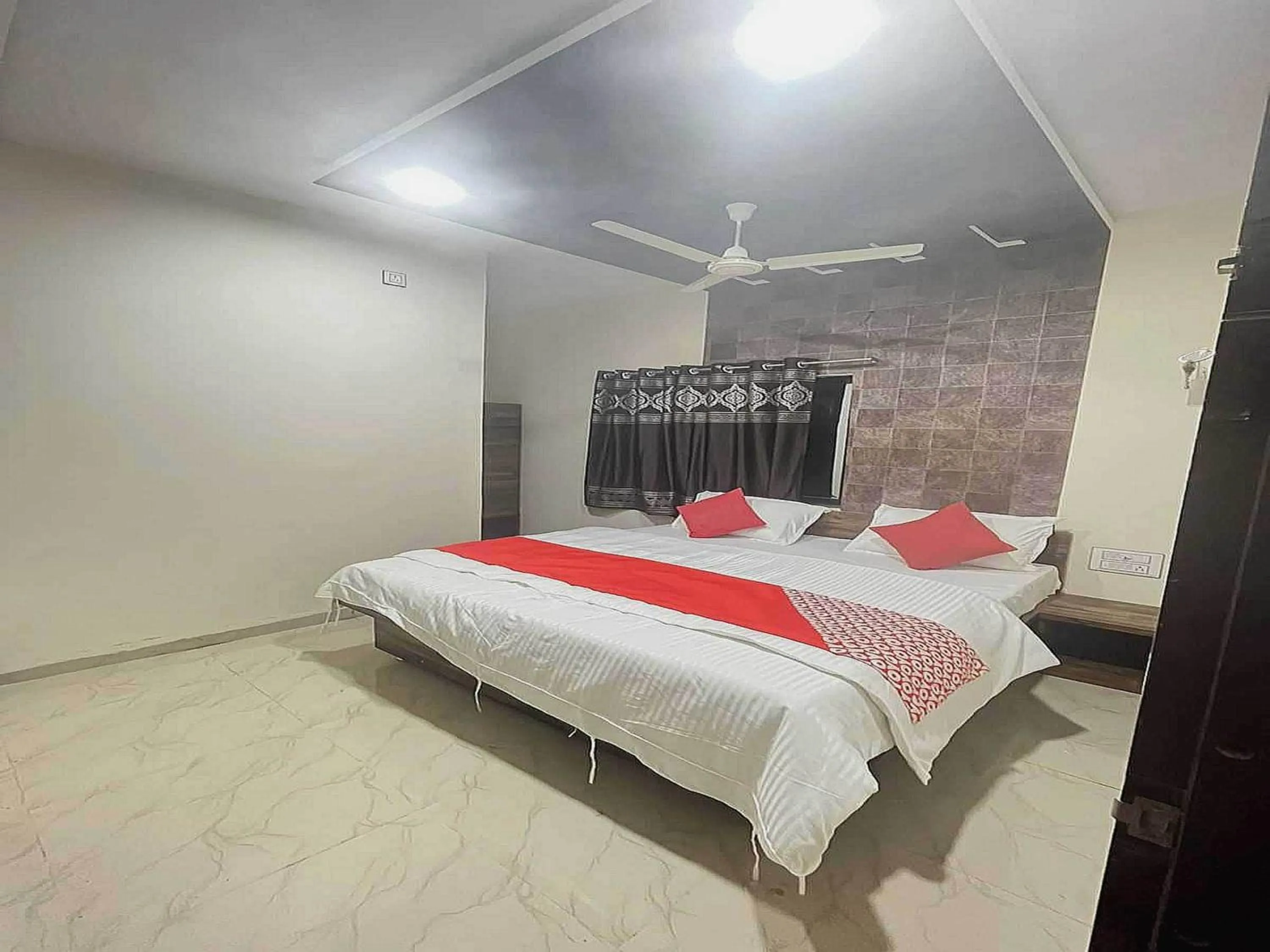 Bedroom, Bed in Hotel O Pravin Executive