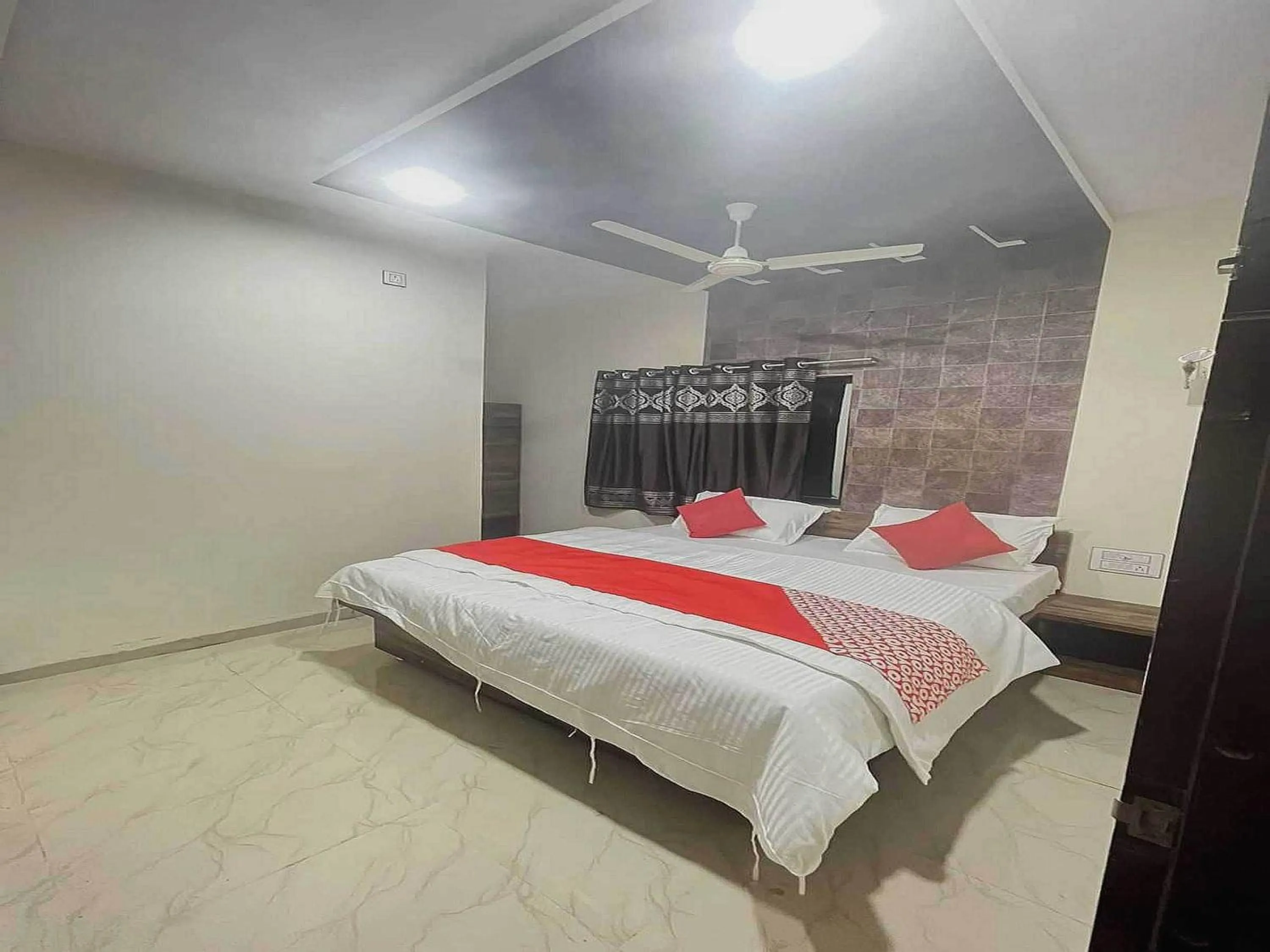 Bedroom, Bed in Hotel O Pravin Executive