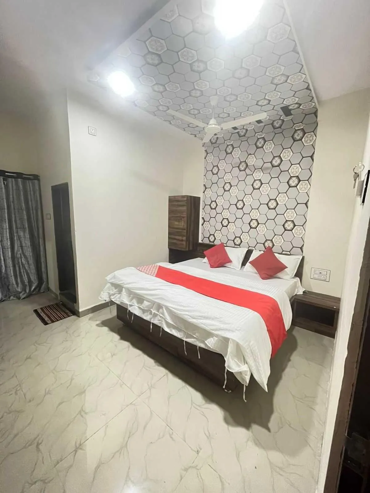 Bedroom, Bed in Hotel O Pravin Executive