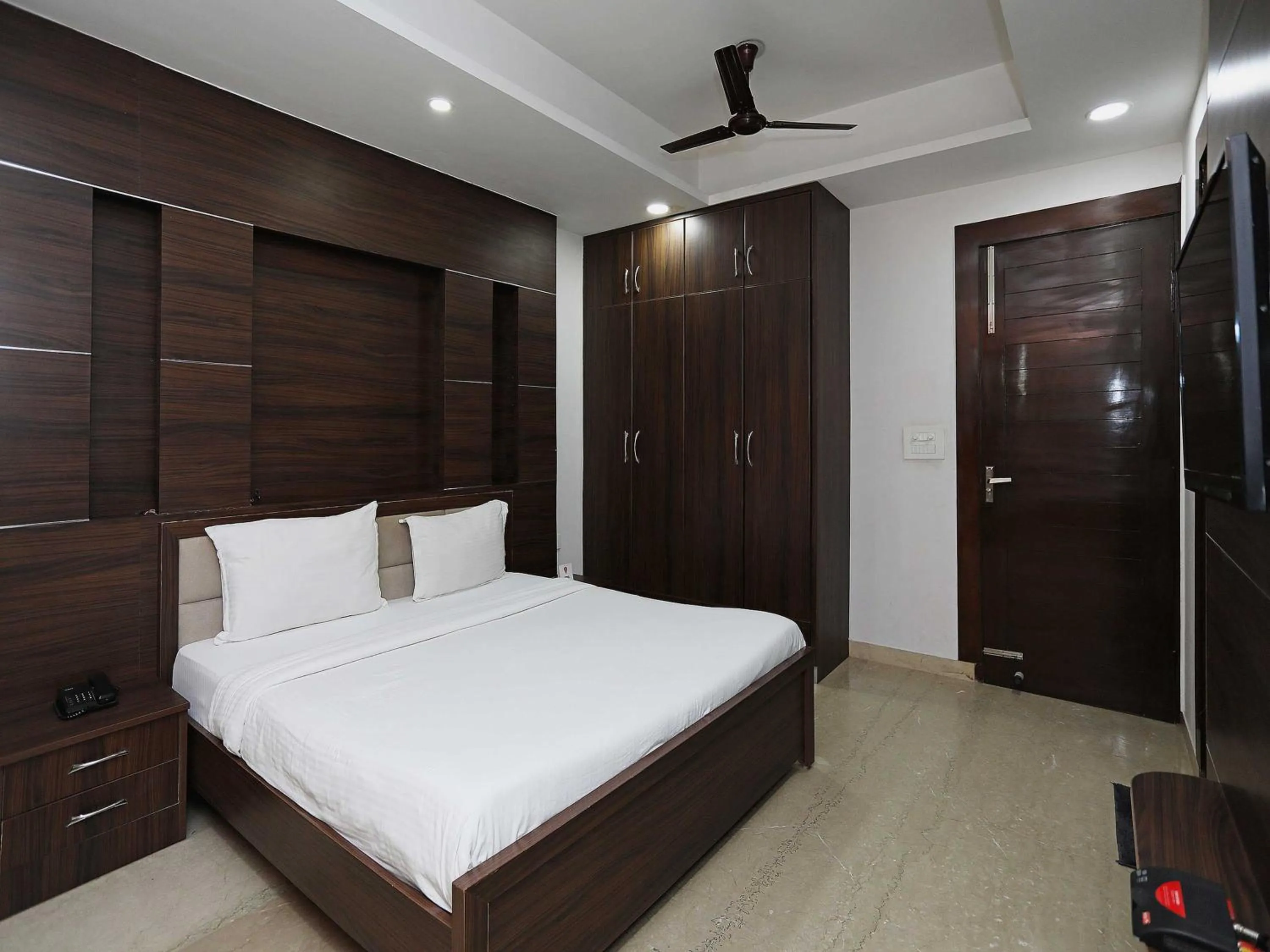 Bedroom, Bed in Hotel O Pravin Executive