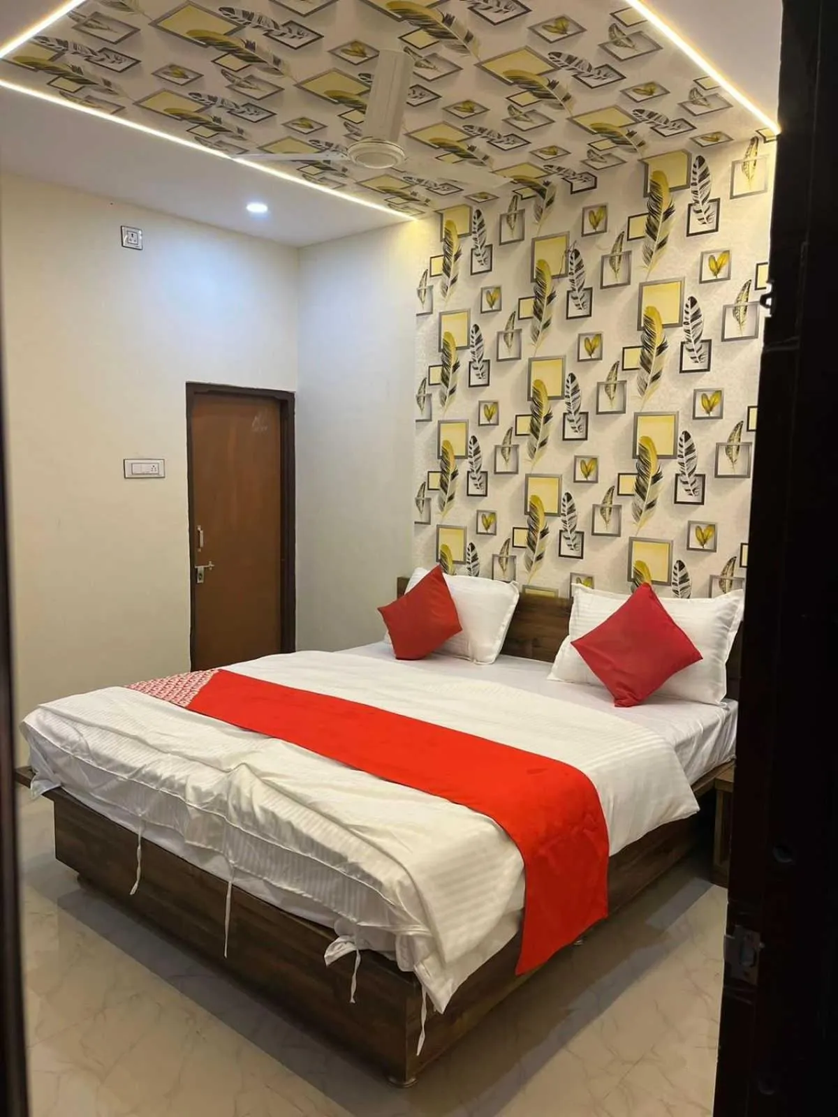 Bedroom, Bed in Hotel O Pravin Executive