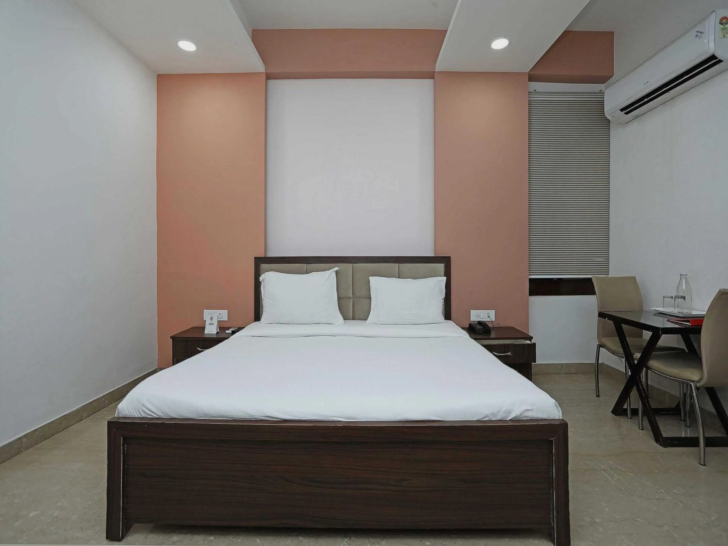 Bedroom, Bed in Hotel O Pravin Executive