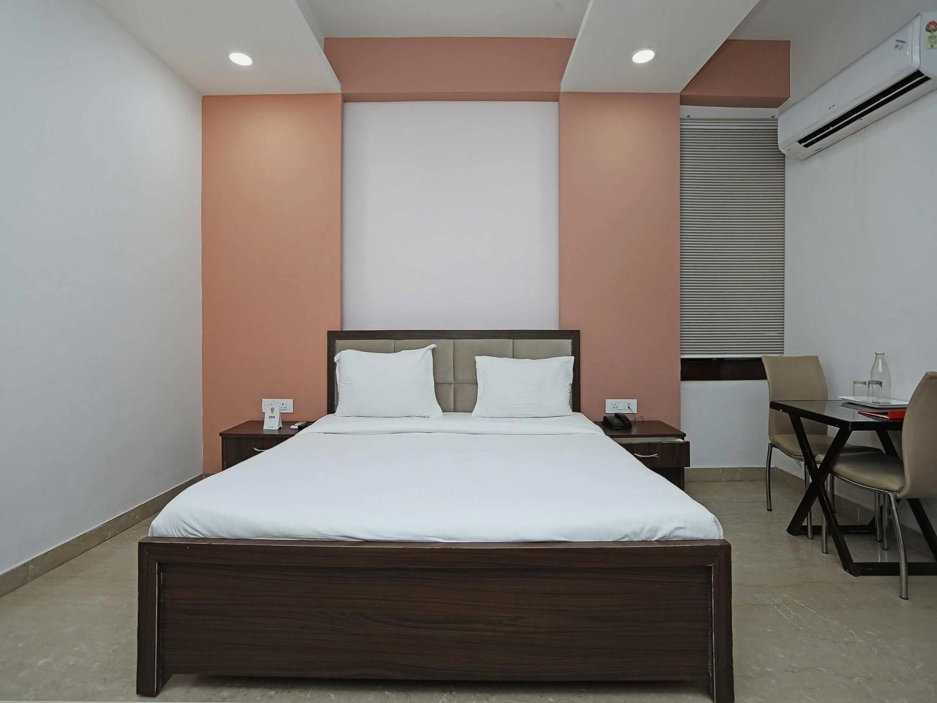 Bedroom, Bed in Hotel O Pravin Executive